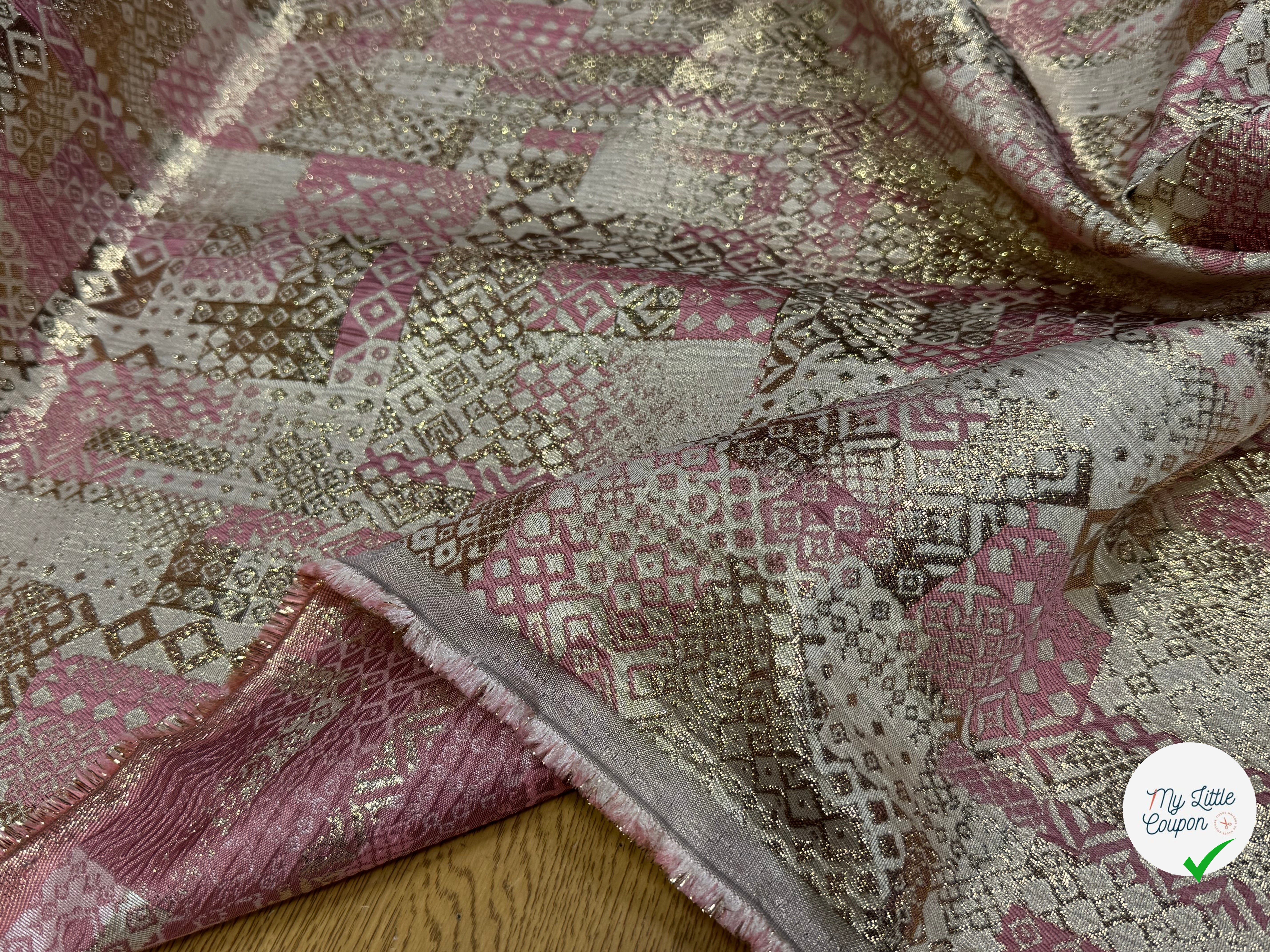BROCART ARGENTÉ GÉOMETRIQUE ROSE - My Little Coupon