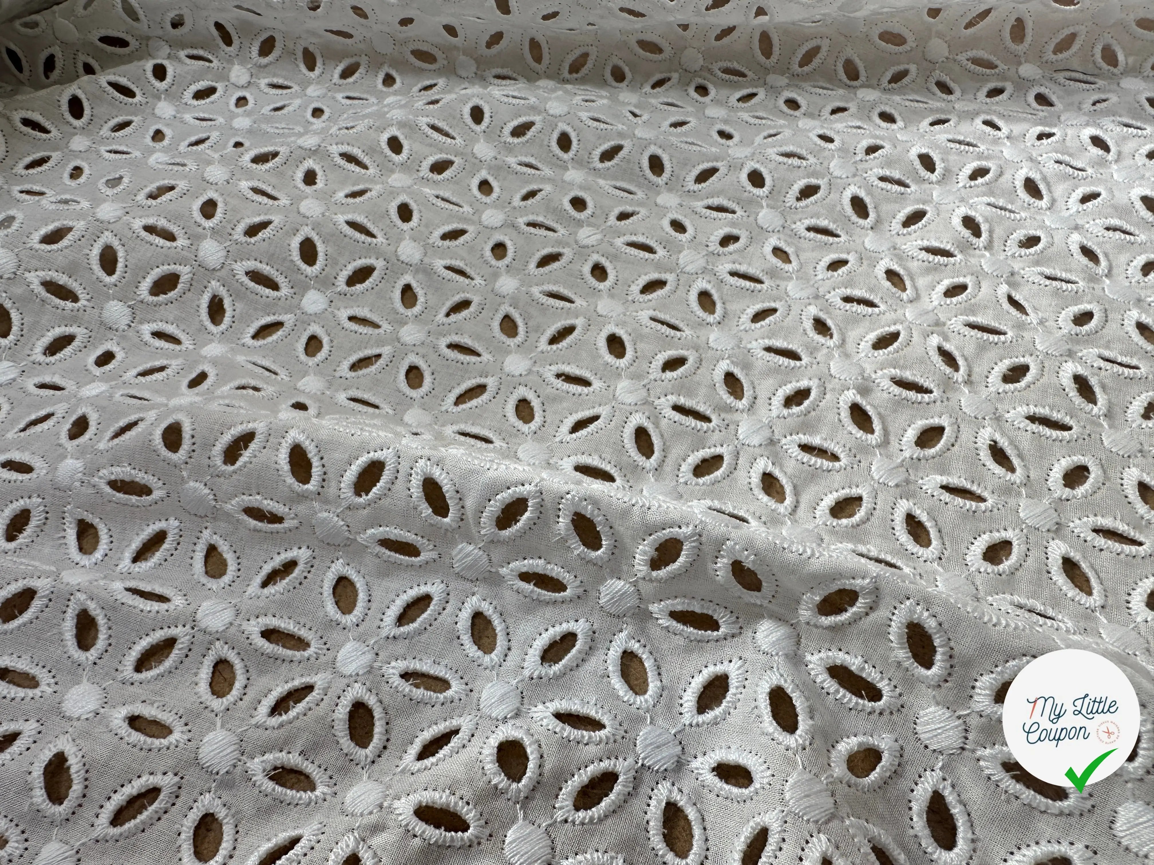 BRODERIE ANGLAISE COTON D'UN BLANC ECLATANT - My Little Coupon