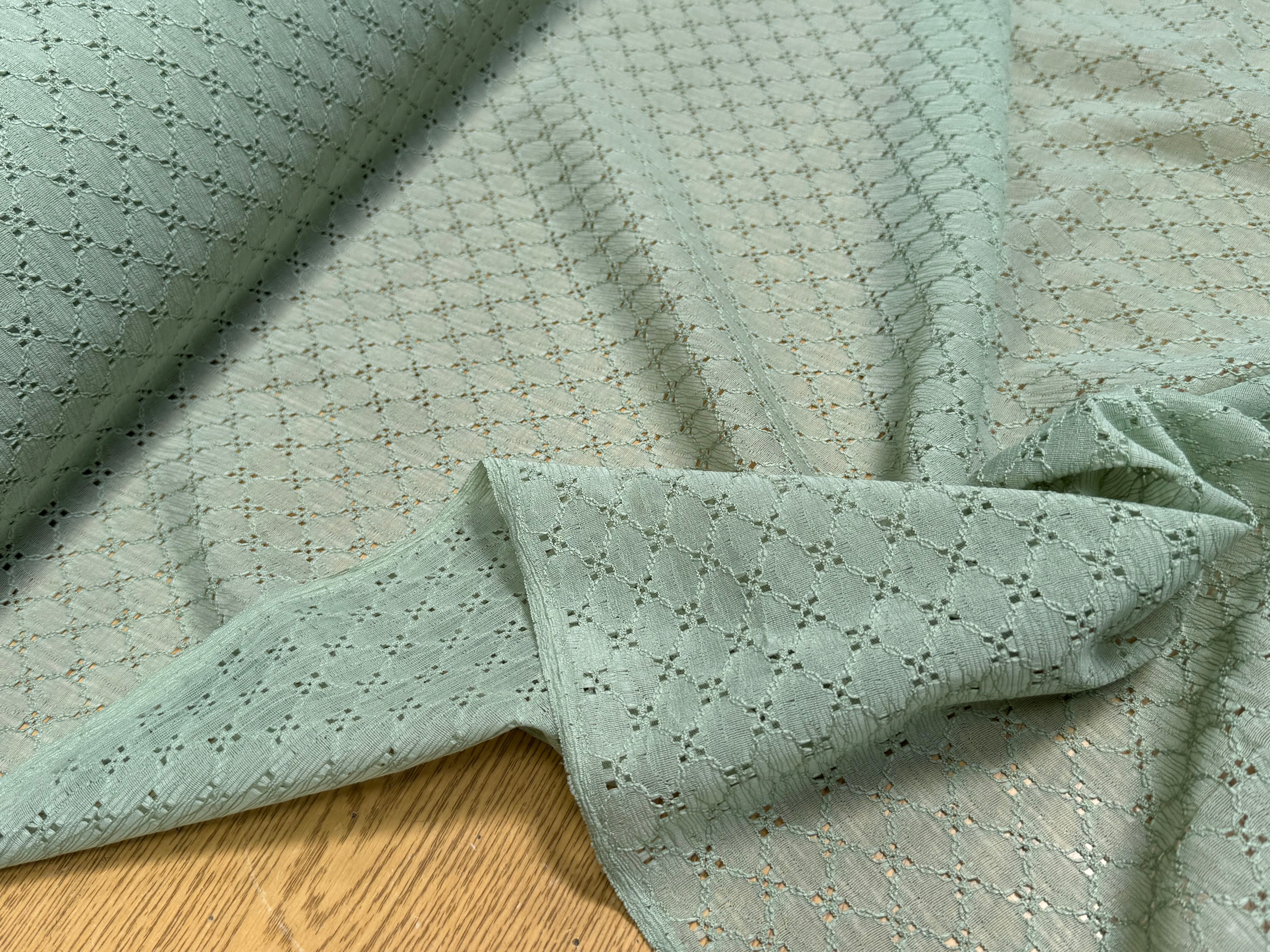 BRODERIE ANGLAISE VERT CÉLADON - My Little Coupon