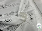 BRODERIE SUR POPELINE COTON BLANC NEIGE MOTIF ROSACE CELESTE - My Little Coupon - tissu - coudre