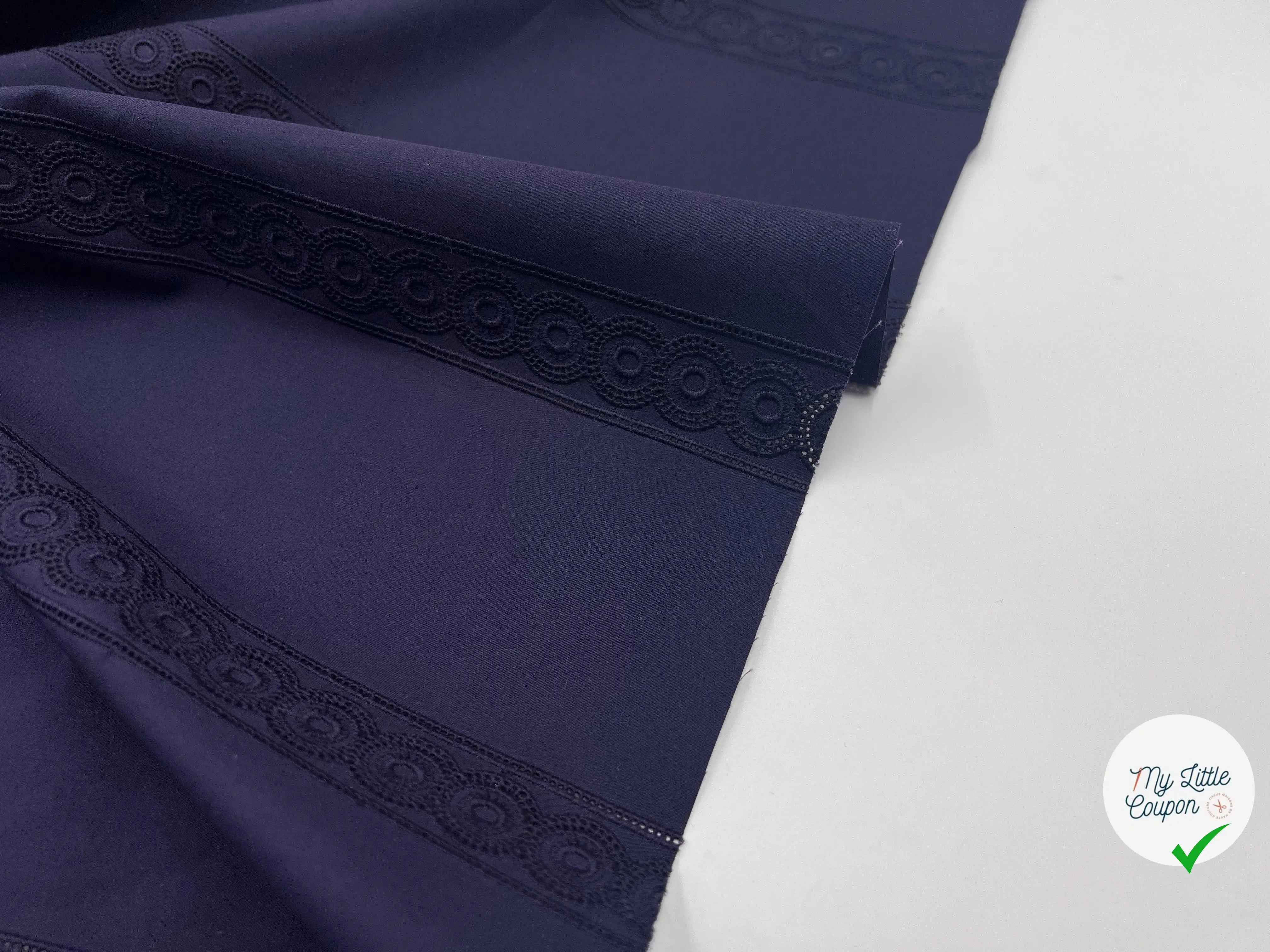 BRODERIE SUR POPELINE NAVY ROSACES STRIPES - My Little Coupon - tissu - coudre