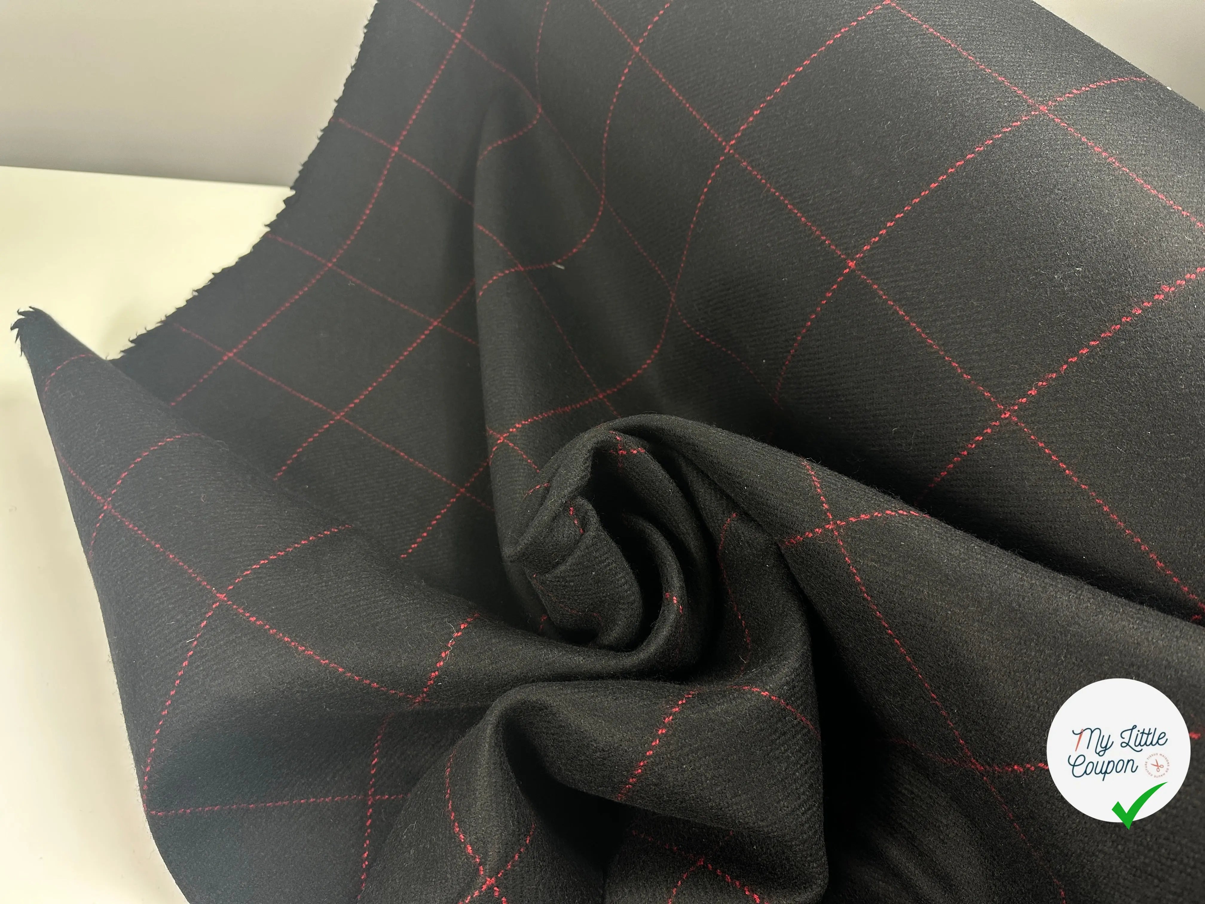CABAN NOIR FIN CARREAUX ROUGE SUBLIME MSO