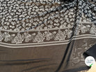 CHIFFON IMPRIMÉ CHIC MOTIFS FLORAUX BLANC SUR FOND NOIR - My Little Coupon