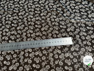 CHIFFON IMPRIMÉ CHIC MOTIFS FLORAUX BLANC SUR FOND NOIR - My Little Coupon