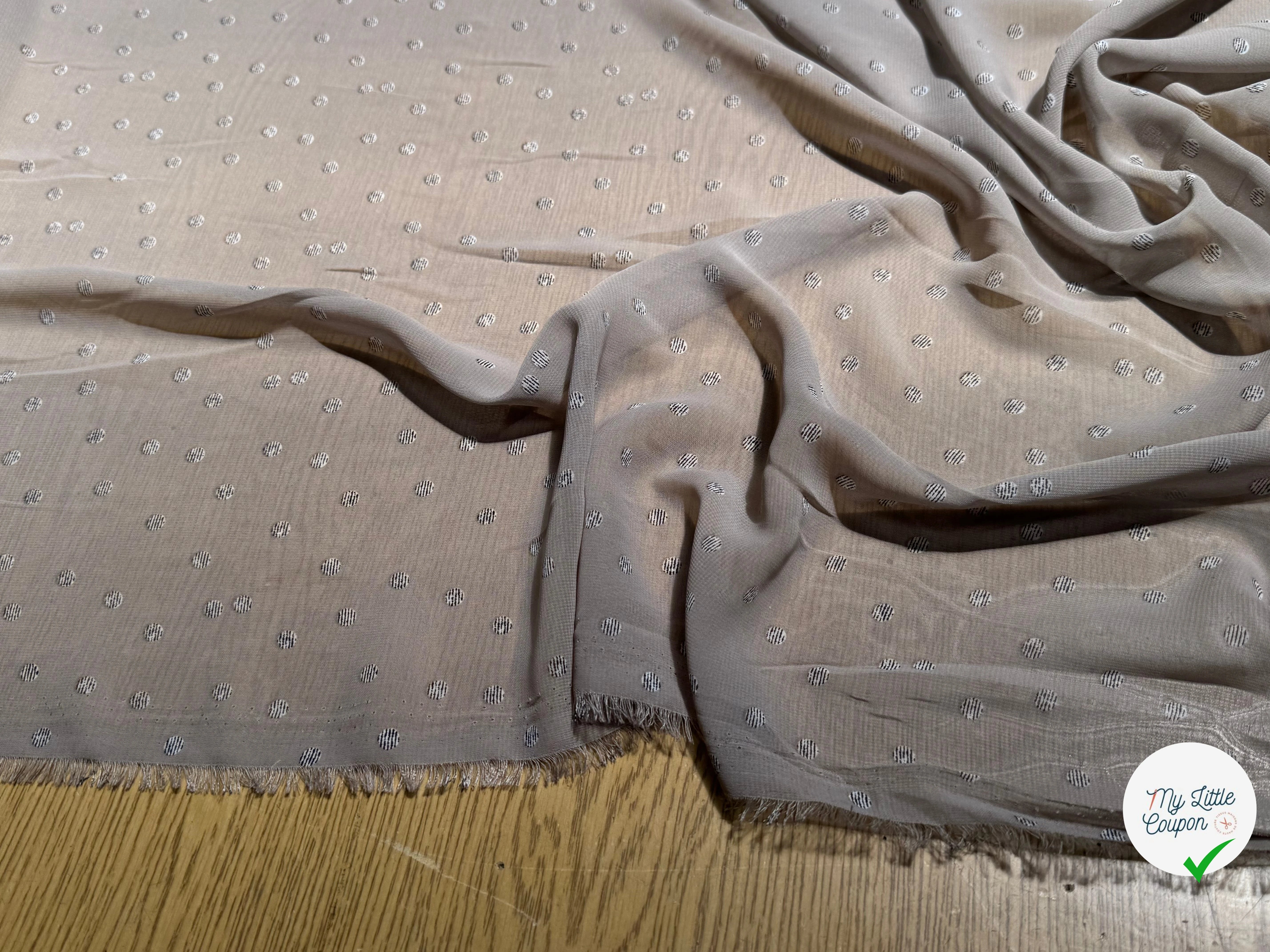 CHIFFON IMPRIMÉ POIS RAYÉS FOND BEIGE CENDRÉ - My Little Coupon