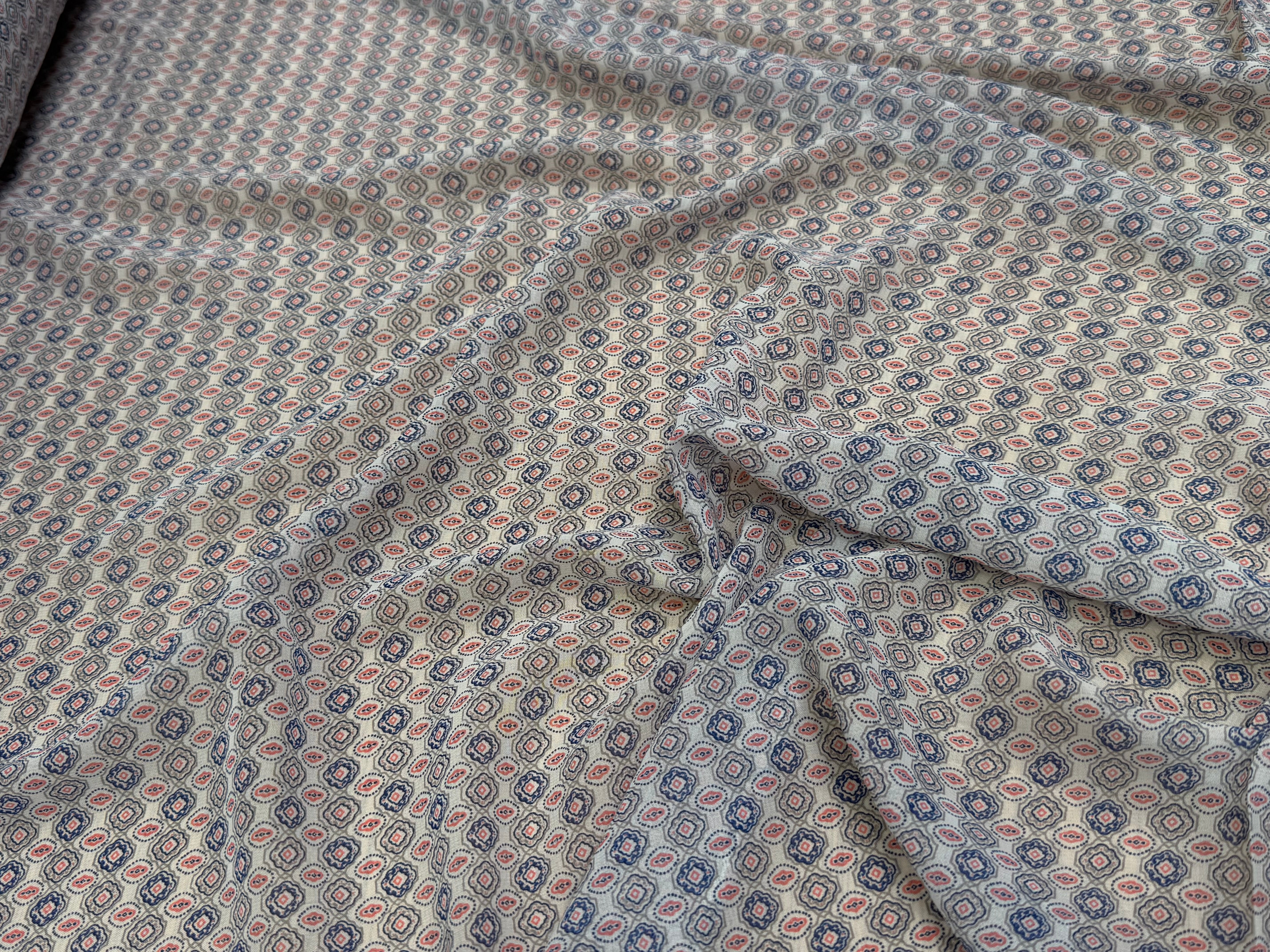 CHIFFON PRINTED FOND CASSÉ MOTIFS ABSTRAITS - My Little Coupon