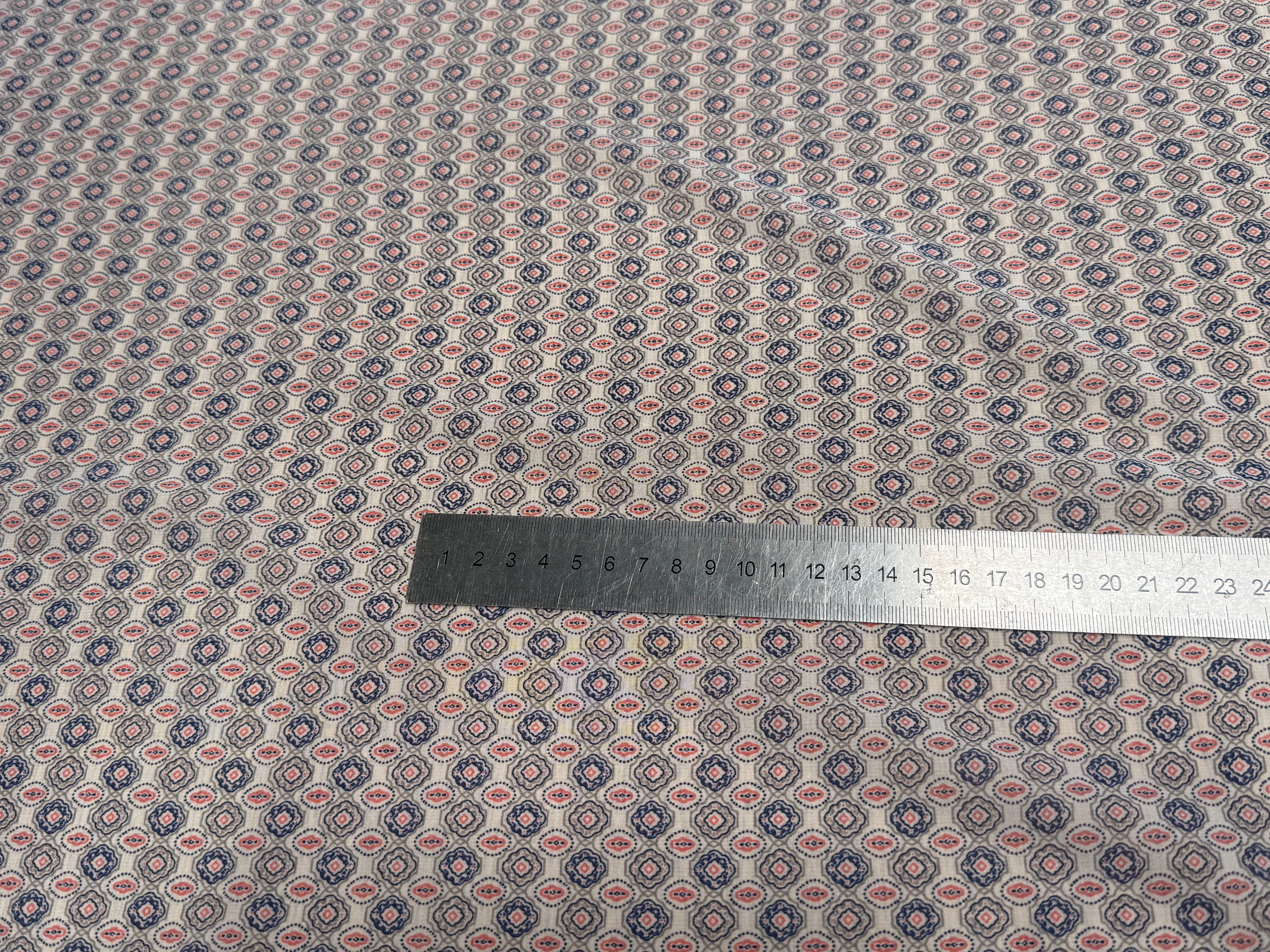CHIFFON PRINTED FOND CASSÉ MOTIFS ABSTRAITS - My Little Coupon