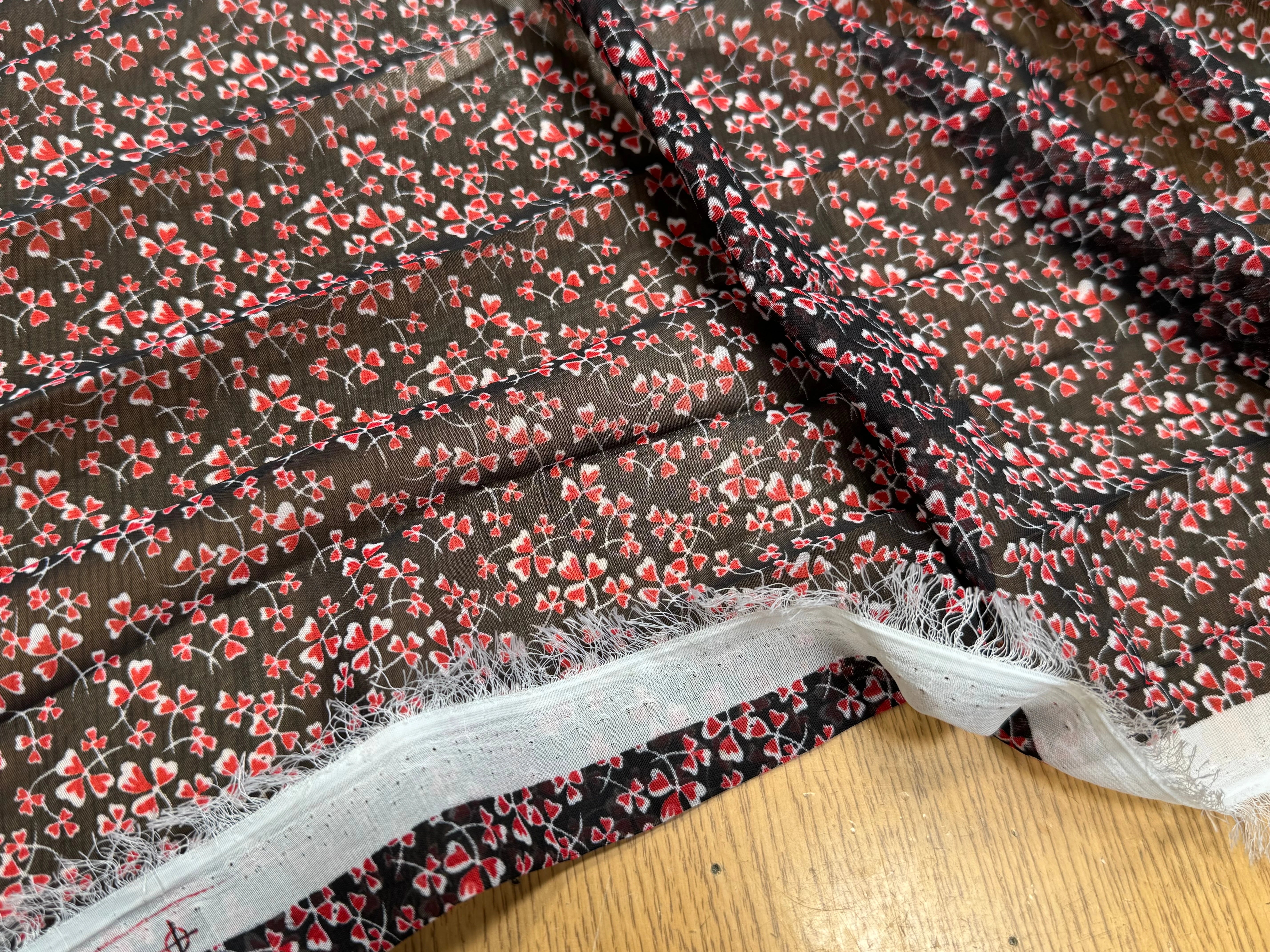 CHIFFON PRINTED LITTLE FLOWERS ROUGE SUR FOND NOIR - My Little Coupon