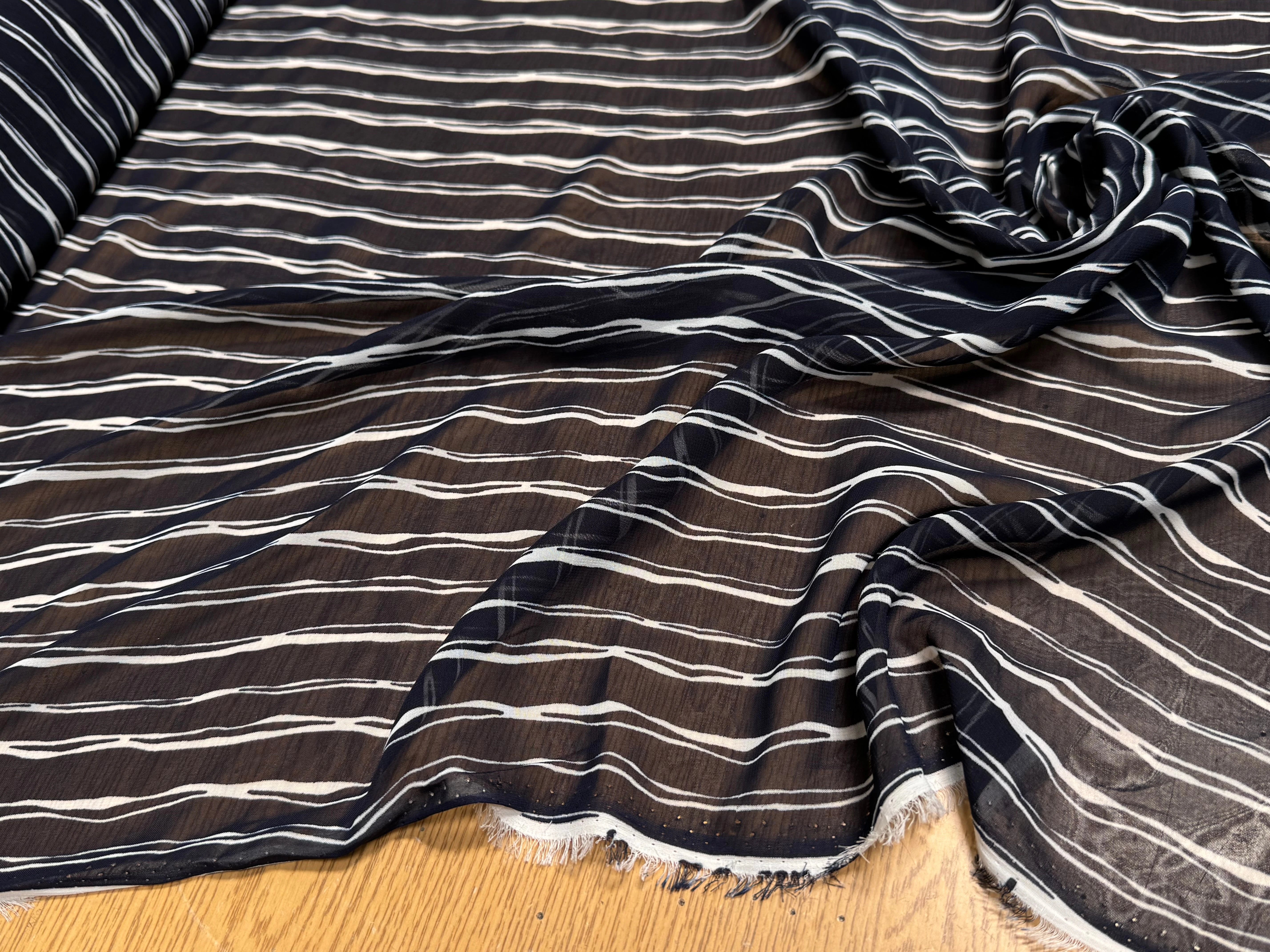 CHIFFON PRINTED RAYURES CROISÉES MARINE FONCÉ - My Little Coupon