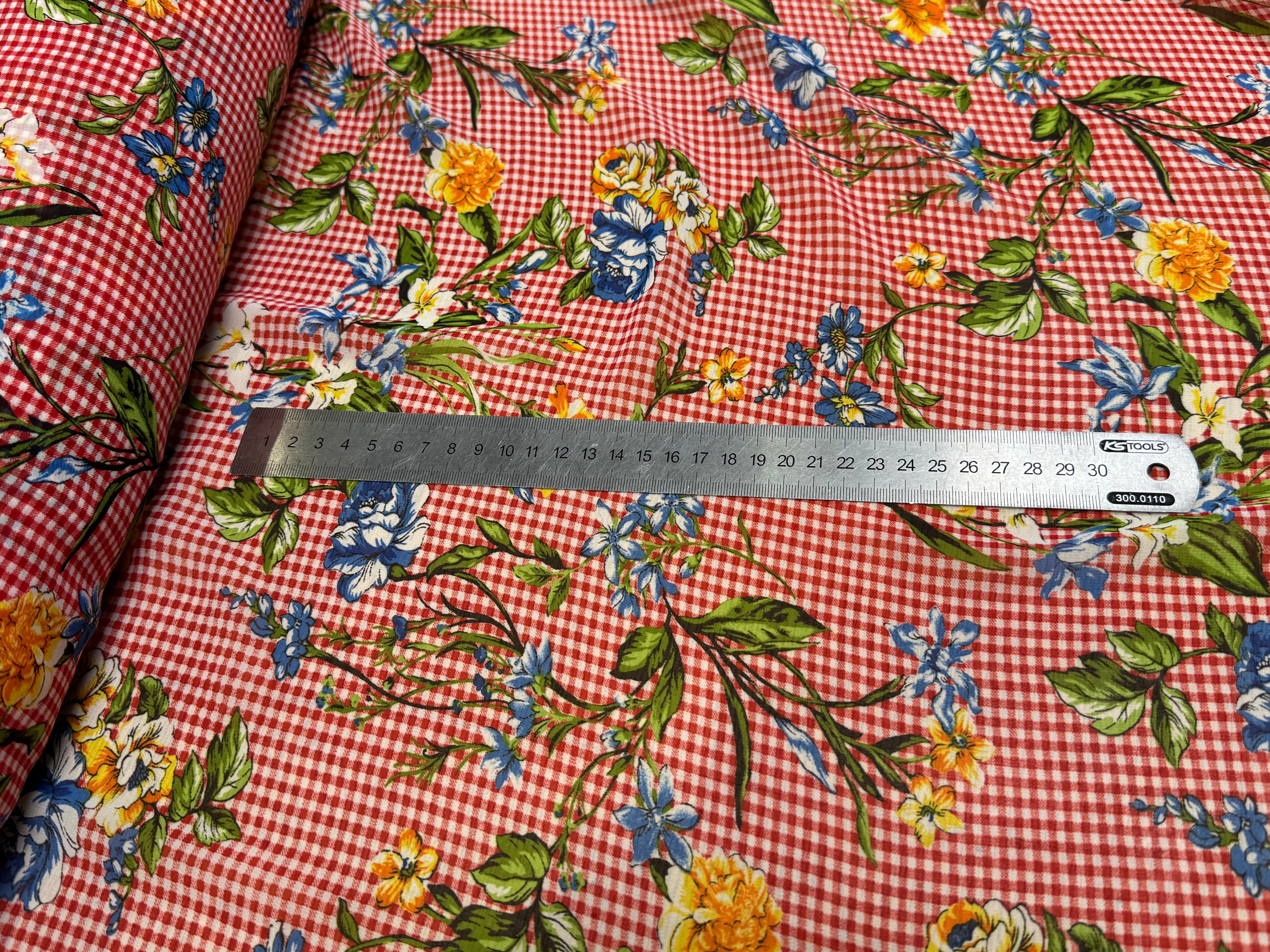CHIFFON VICHY ROUGE FLUIDE GROSSES FLEURS SUPER BEAU - My Little Coupon