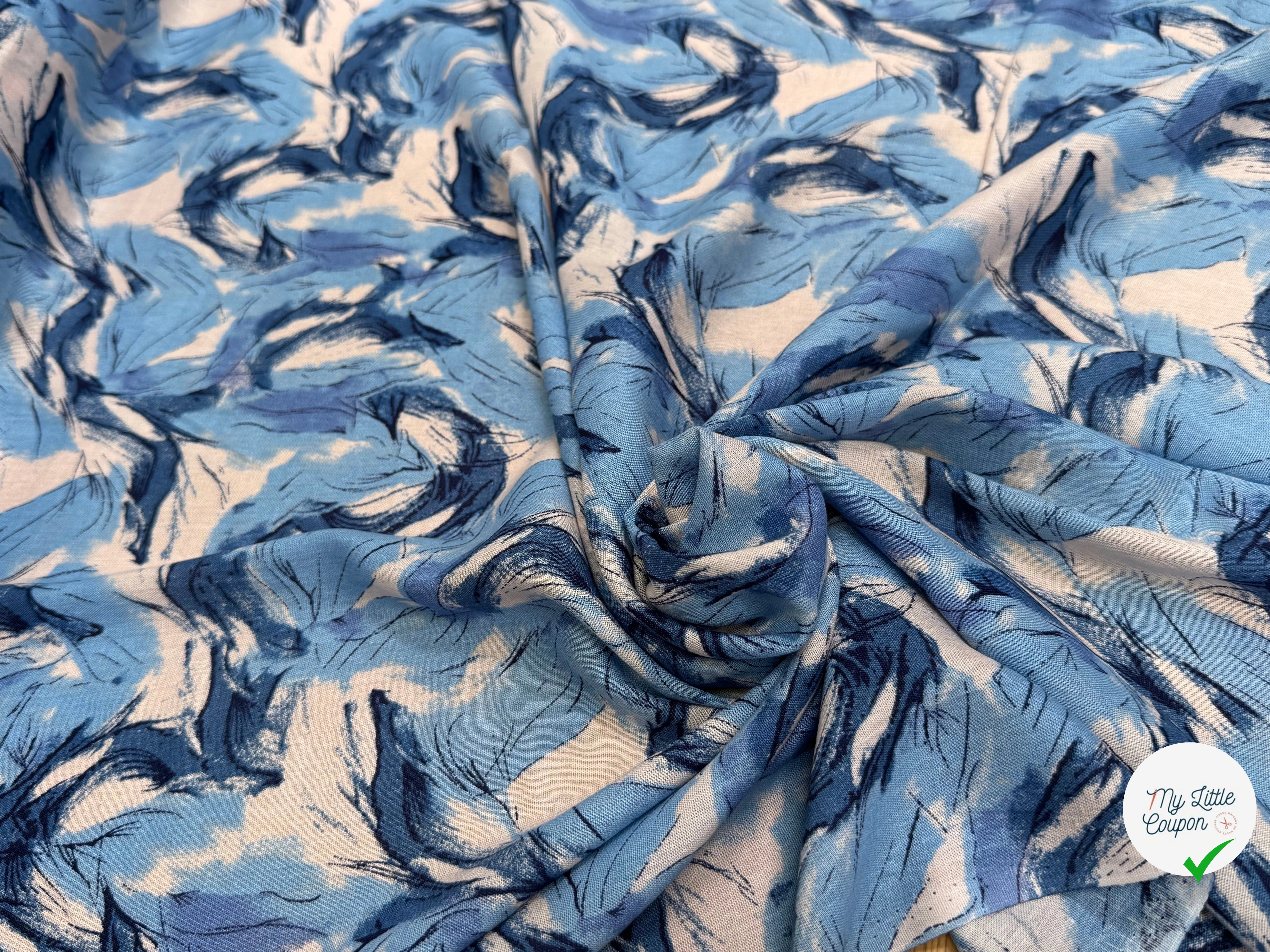 VISCOSE FLUIDE FOND BLANC IMPRIMÉE TOURBILLON BLEU ET CIEL - My Little Coupon