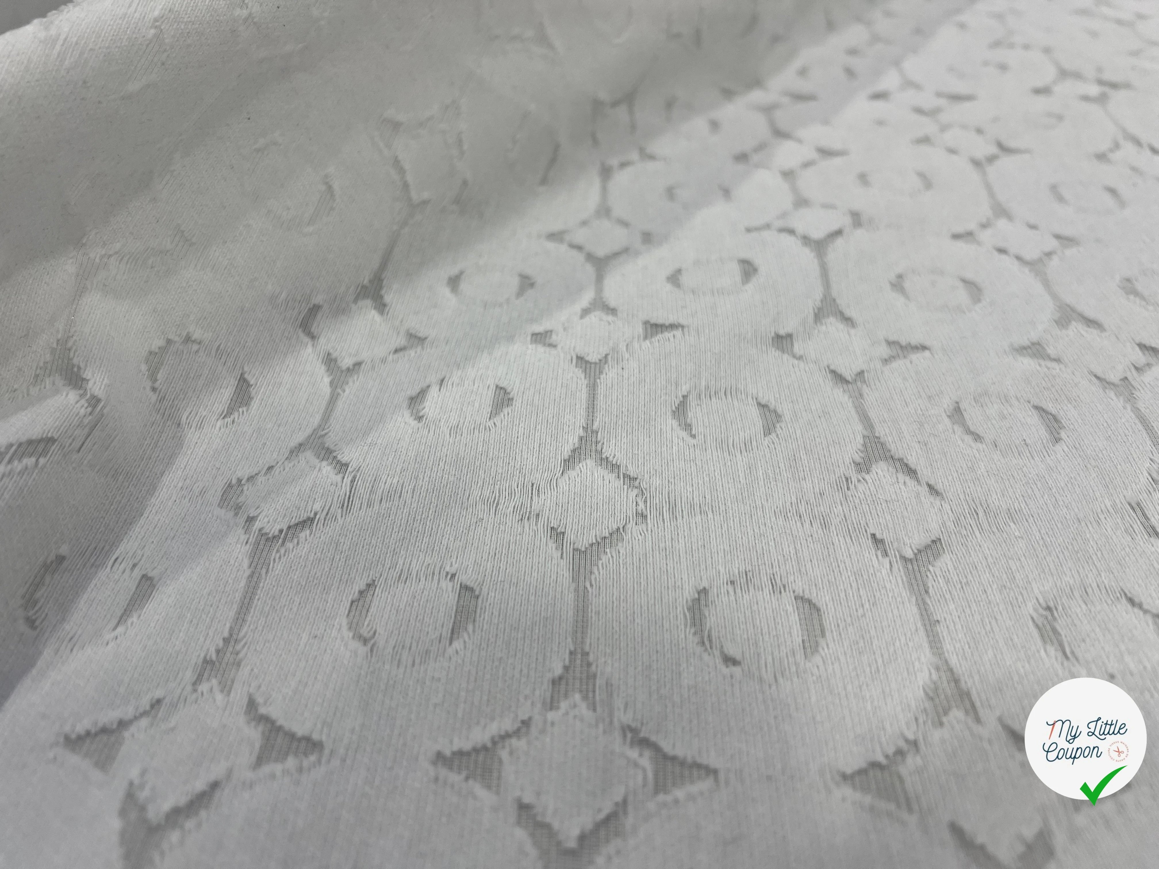 COTON JACQUARD DÉVORÉE BLANC CIRCULAIRE VISCOSE 5% METAL - My Little Coupon