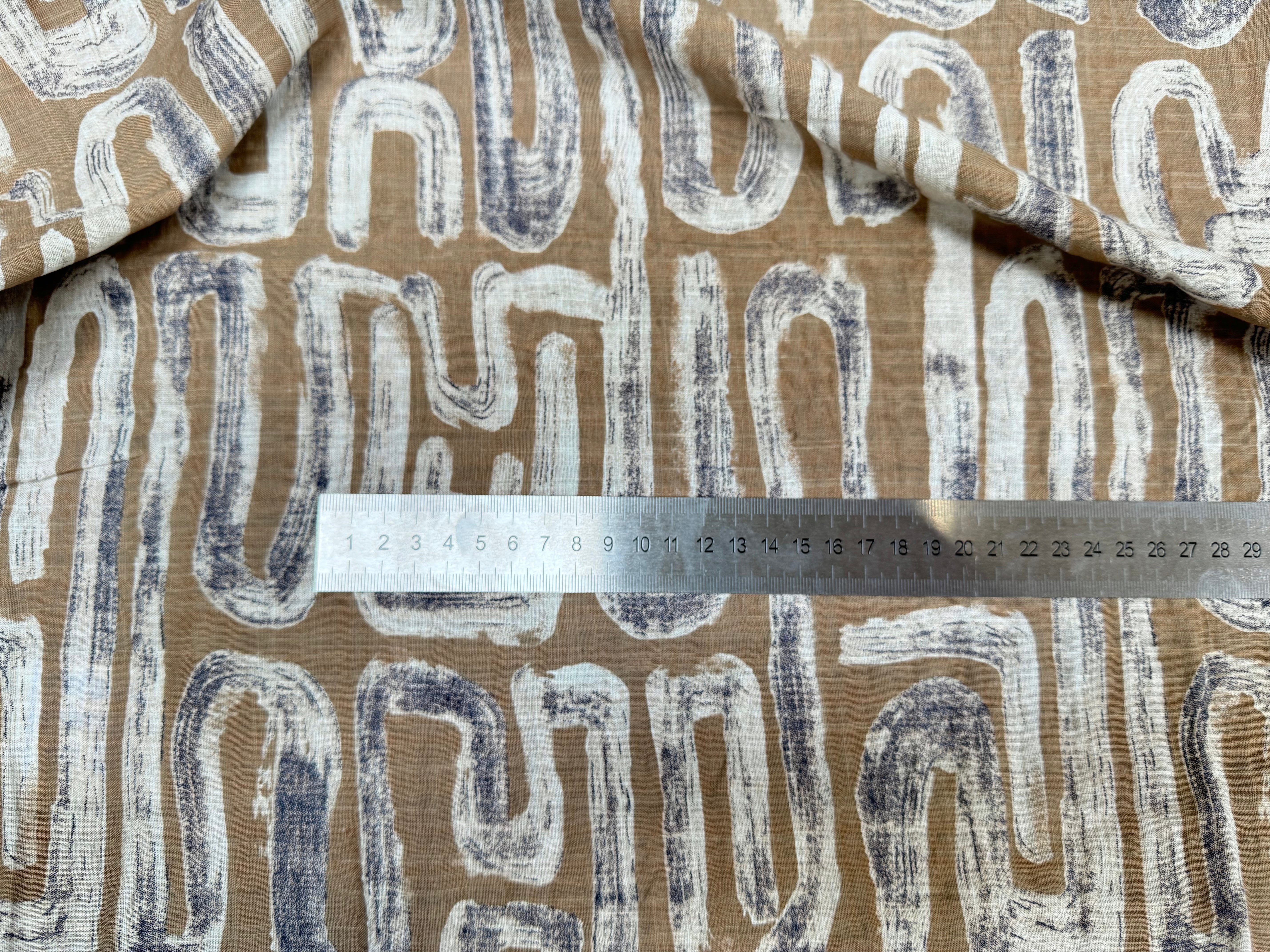 COTON VISCOSE EN CHAINE ET TRAME TISSU SLUB IMPRIMÉ ABSTRAIT MARRON TAUPE - My Little Coupon
