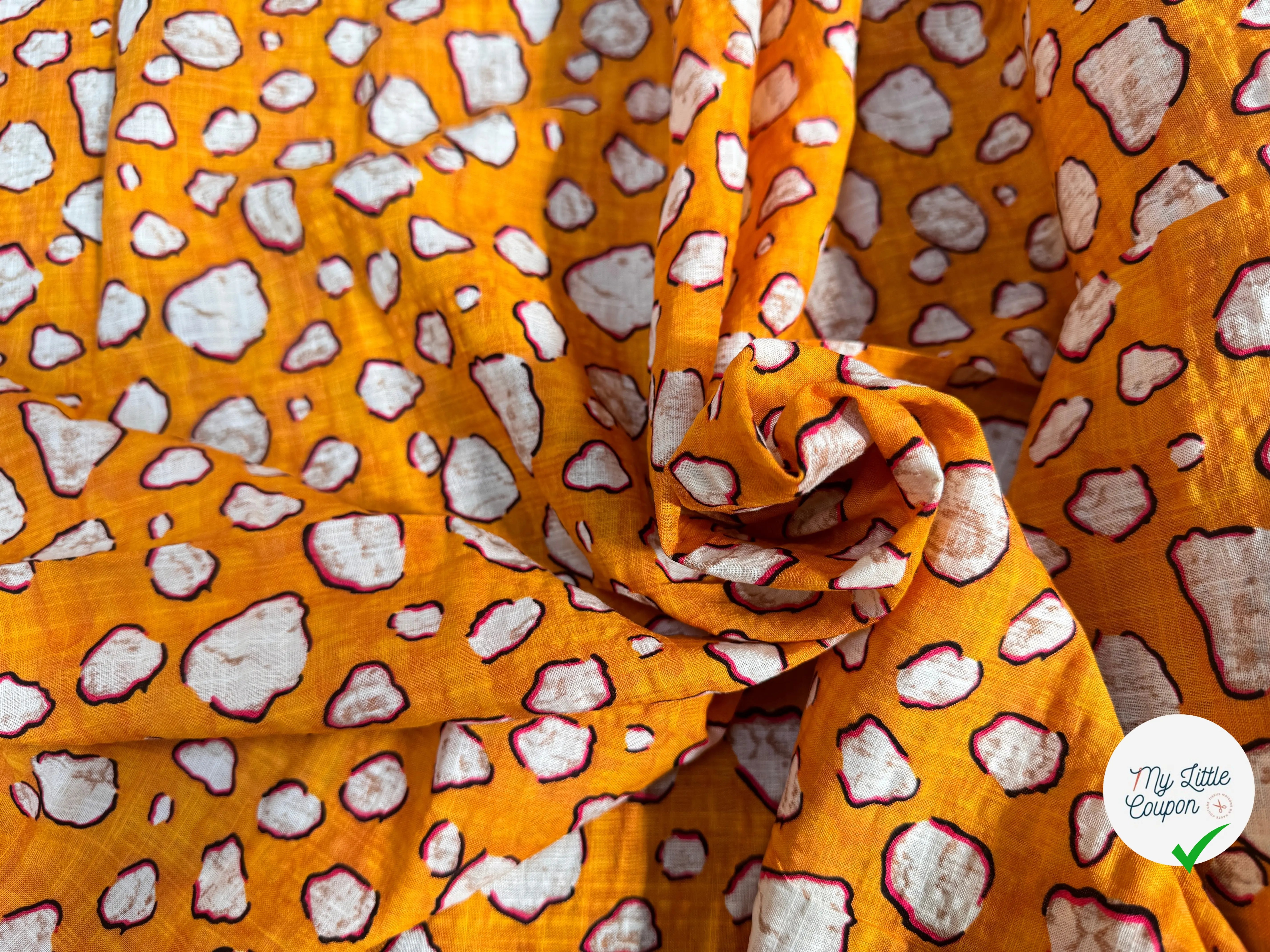 COTON VISCOSE EN CHAINE ET TRAME TISSU SLUB IMPRIMÉ POIS OCRE - My Little Coupon