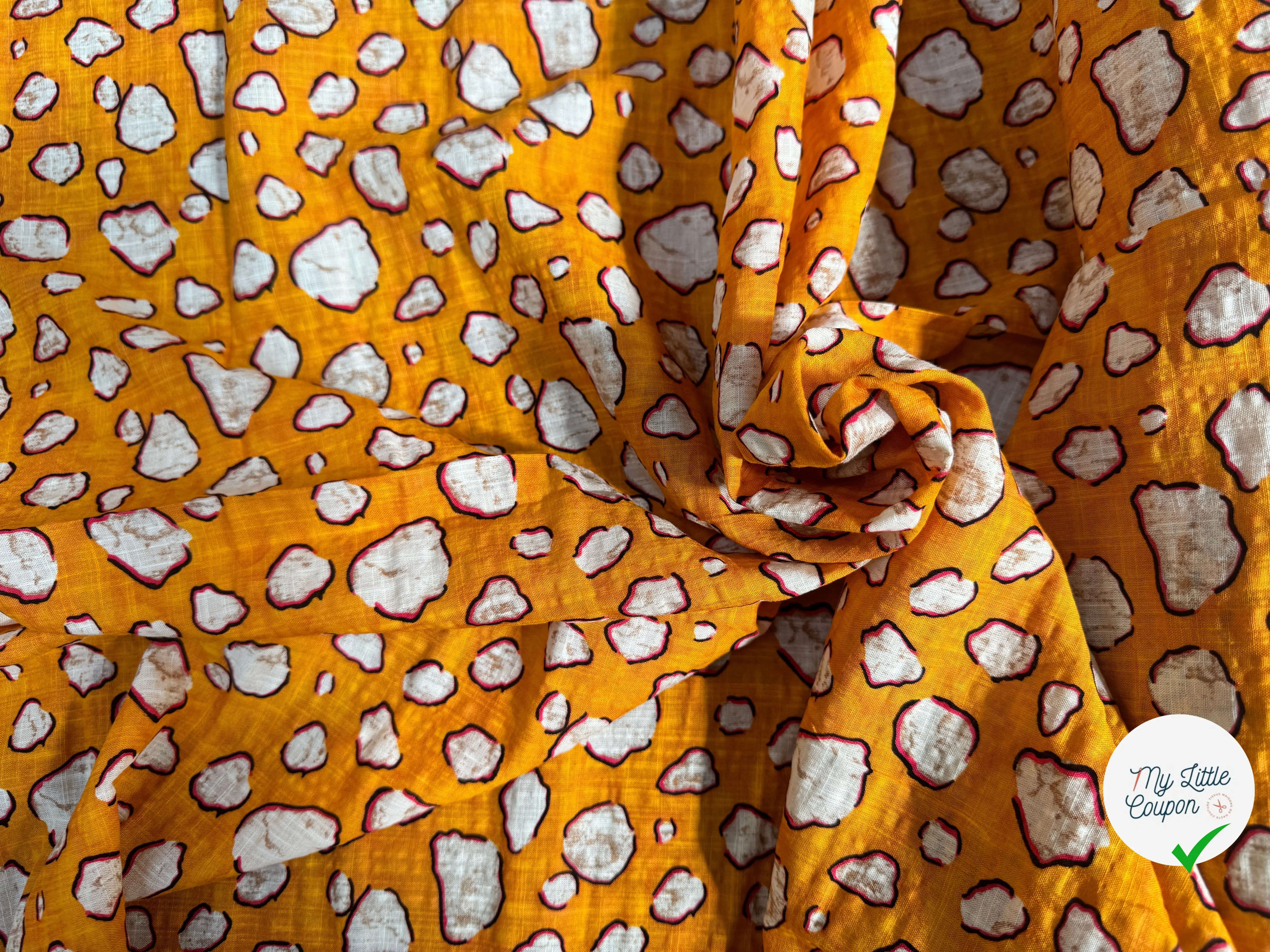 COTON VISCOSE EN CHAINE ET TRAME TISSU SLUB IMPRIMÉ POIS OCRE - My Little Coupon