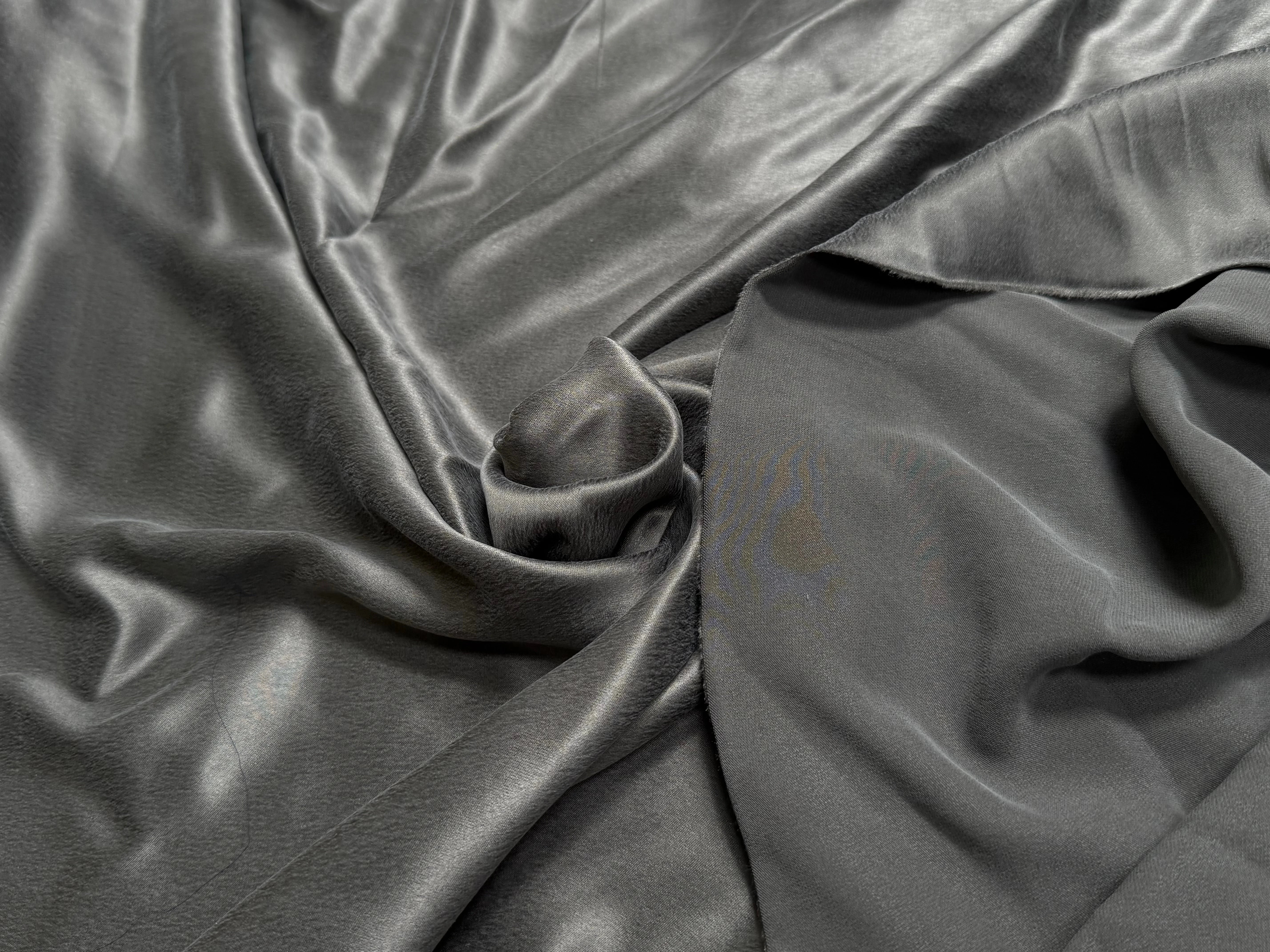 CREPE DE SOIE ENEVRS SATIN VELOUTÉ GRIS FONCÉ LÉGÈREMENT STRETCH - My Little Coupon