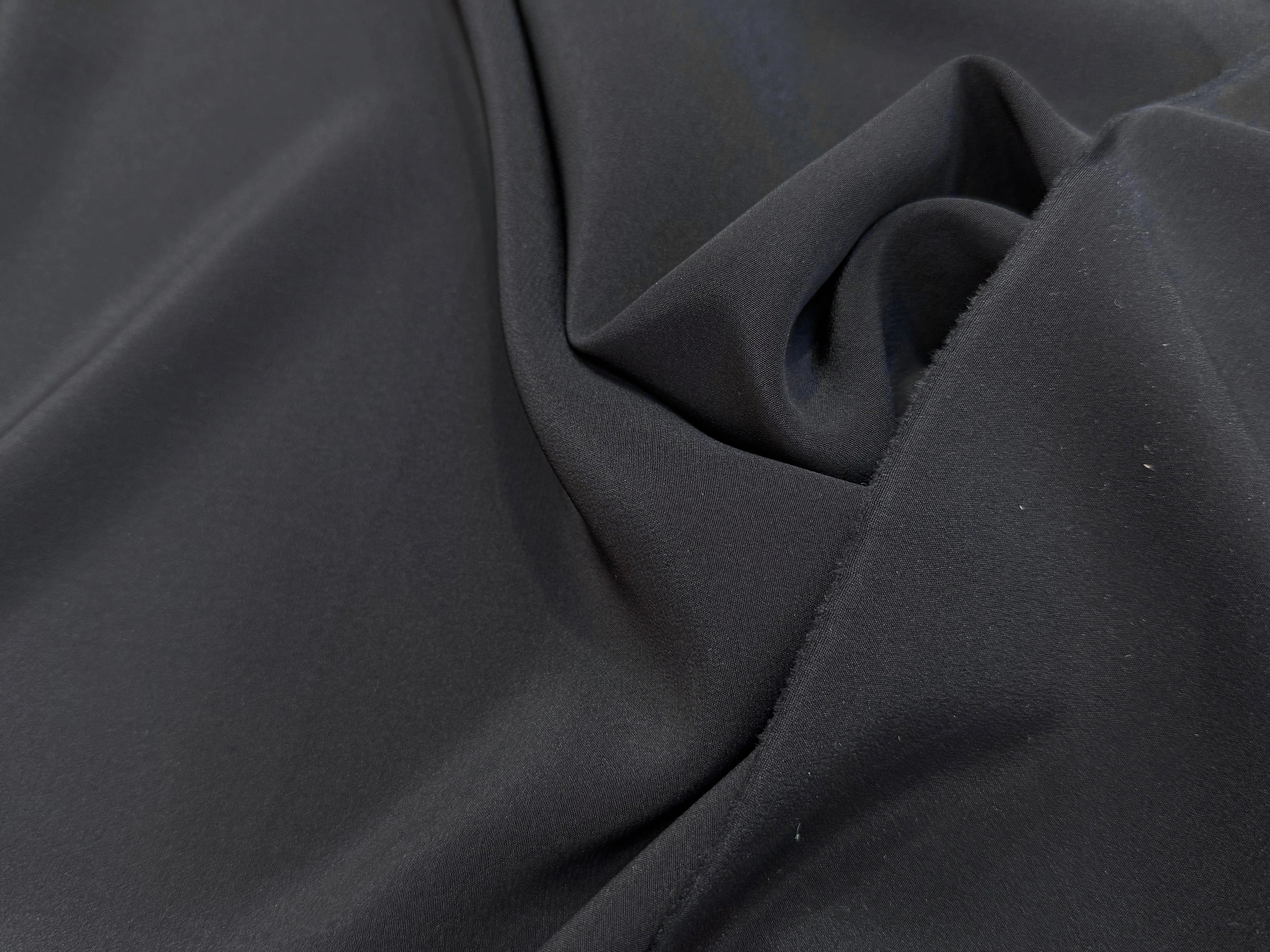 CREPE DE SOIE FLUIDE LÉGÈREMENT SATINÉ NOIR 110 DE LAIZE - My Little Coupon