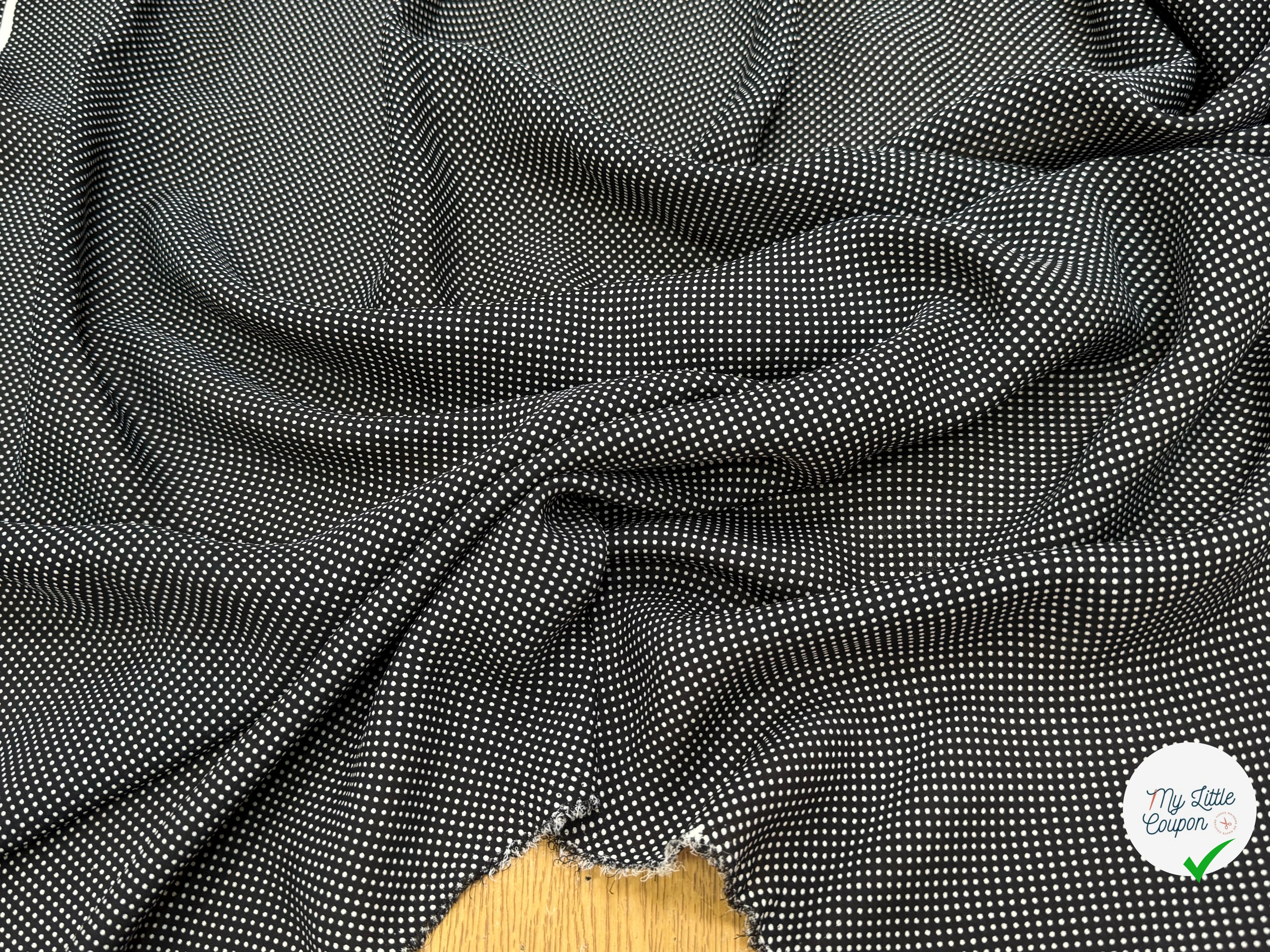 CREPE DE SOIE FOND NOIR À POIS PANNEAU DE 1 METRE - My Little Coupon