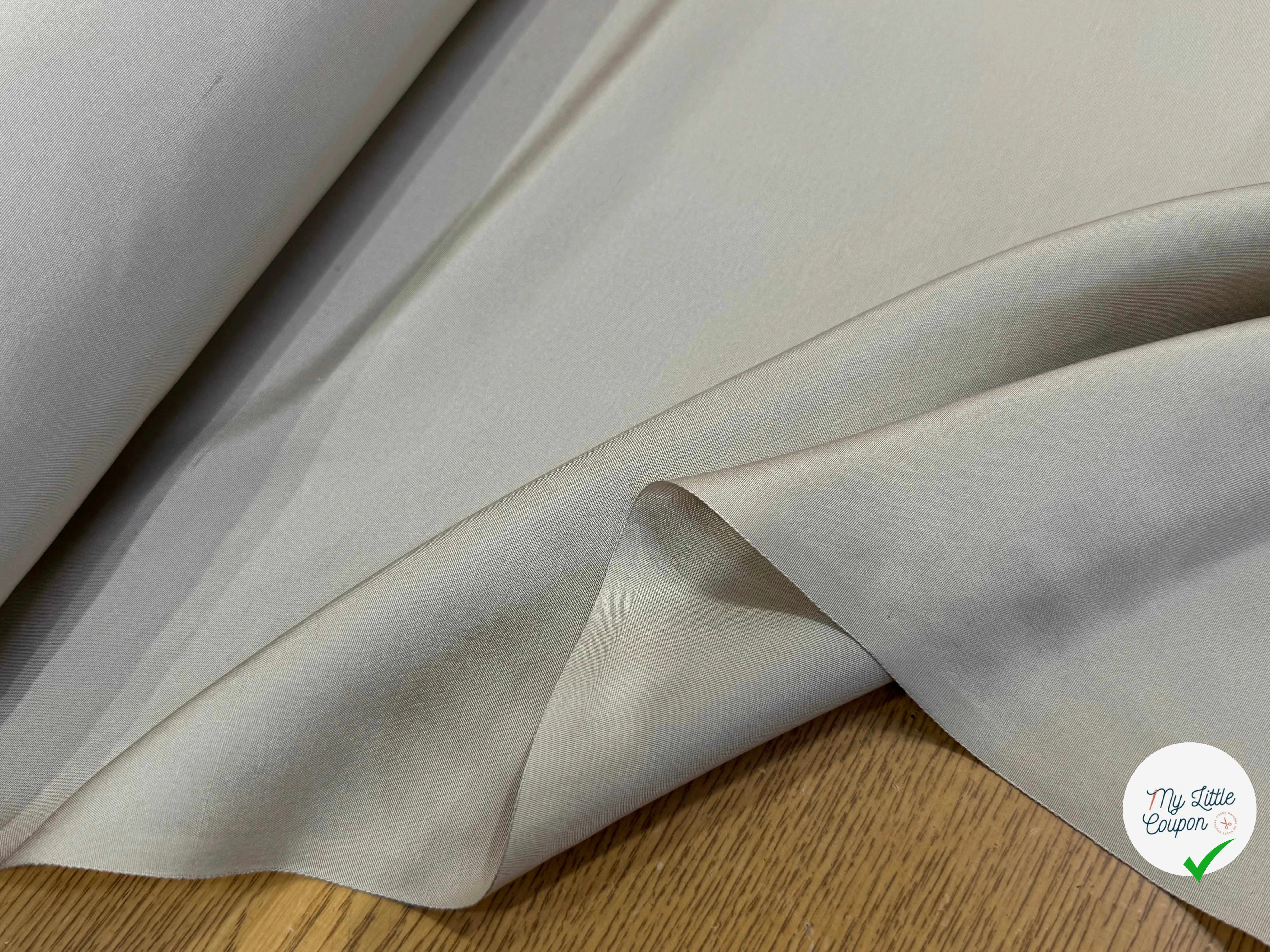 CREPE DE SOIE LÉGÈREMENT SATINÉ TEXTURÉ SHANTUNG BEIGE SABLE QUALITÉ COUTURE - My Little Coupon