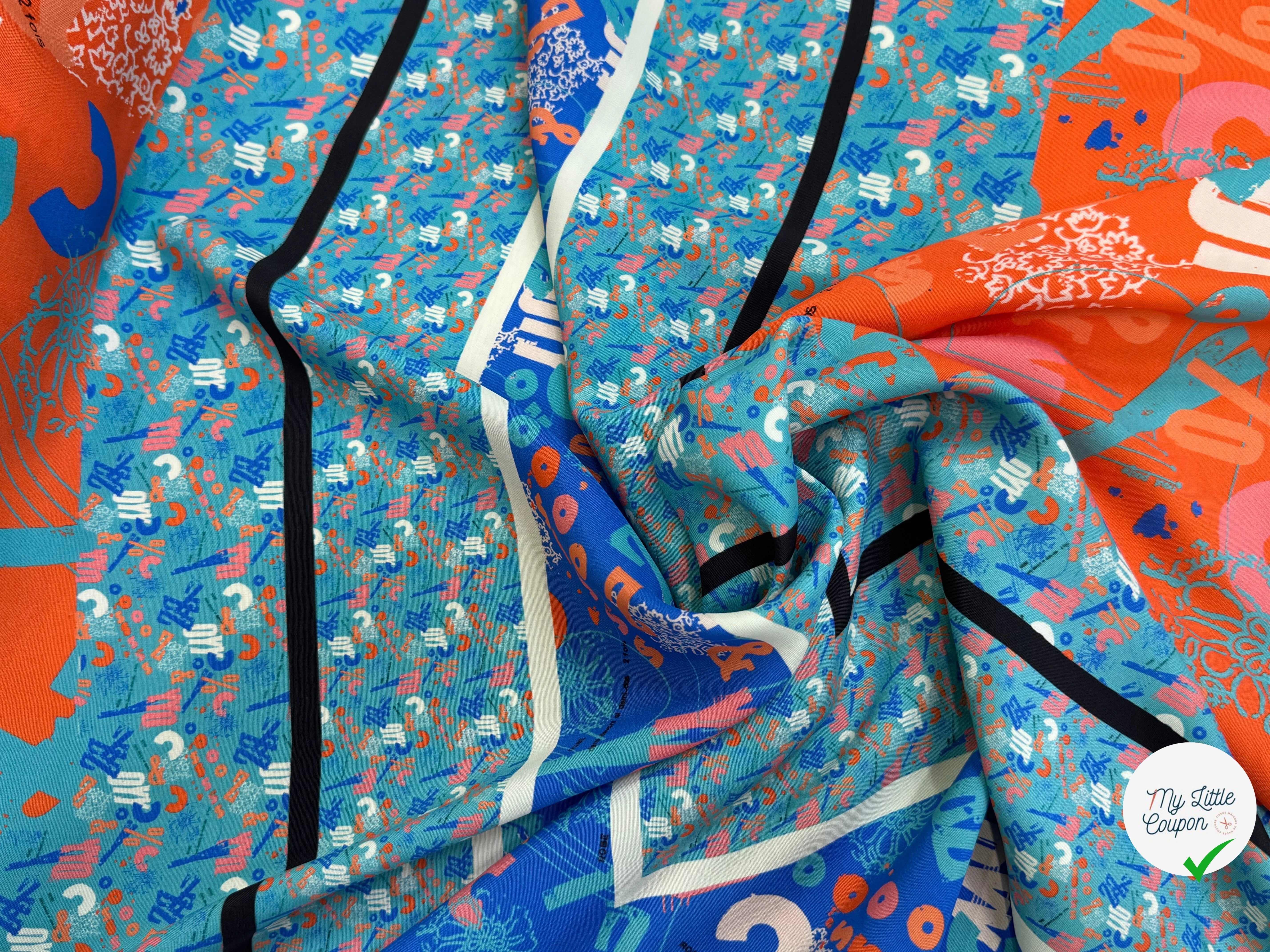 CRÊPE DE VISCOSE FLUIDE IMPRIMÉ TYPOGRAPHIQUE BLEU ET ORANGE FANTASY TYPO ORANGE - My Little Coupon