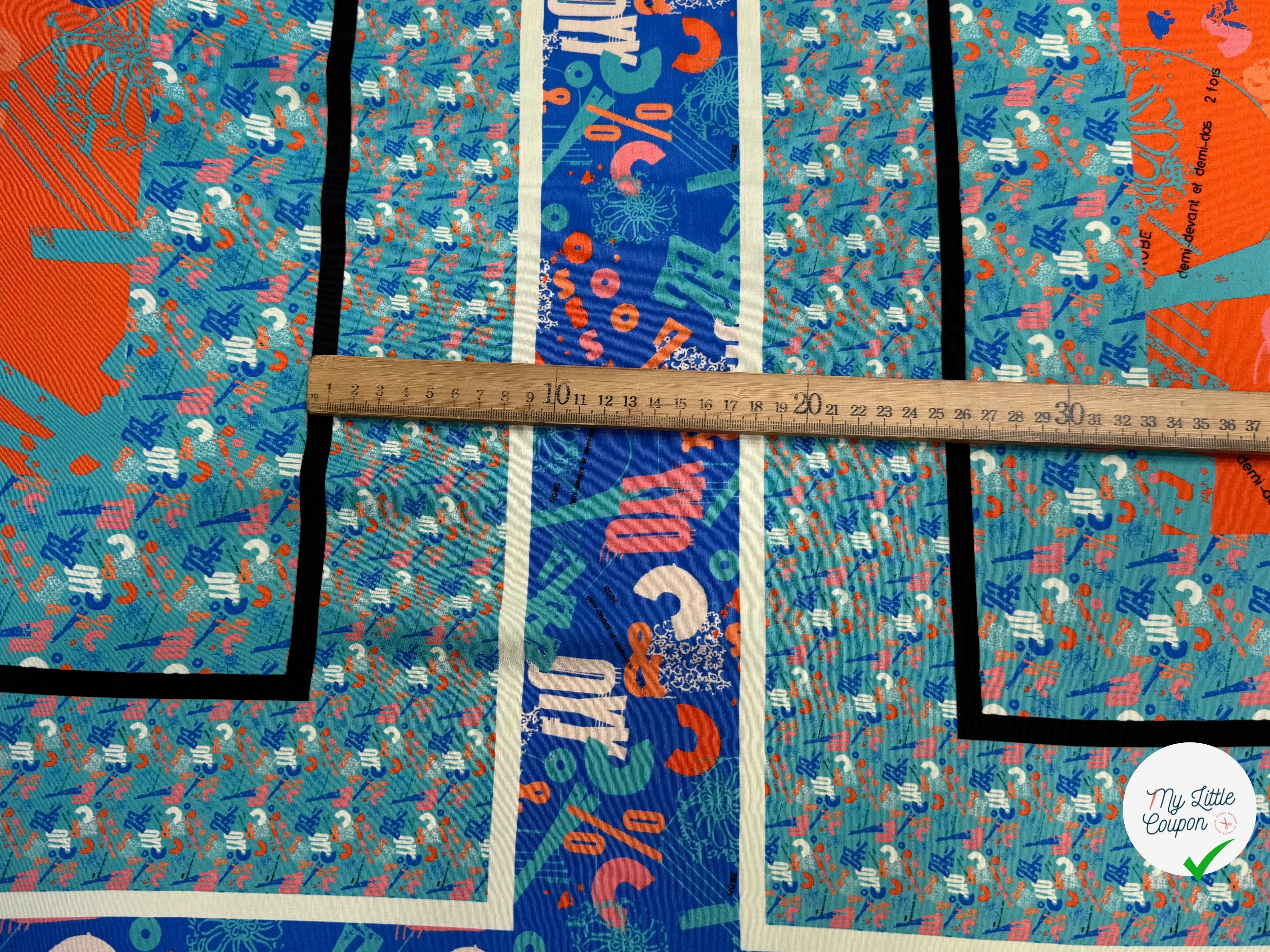 CRÊPE DE VISCOSE FLUIDE IMPRIMÉ TYPOGRAPHIQUE BLEU ET ORANGE FANTASY TYPO ORANGE - My Little Coupon
