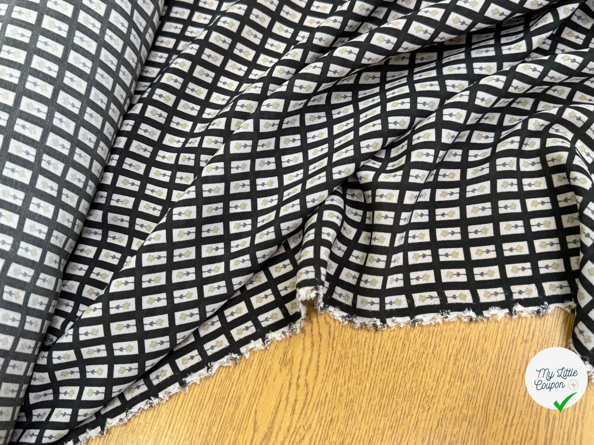 CRÊPE DE VISCOSE IMPRIMÉ SEMIS DE FLEURS FOND NOIR - My Little Coupon