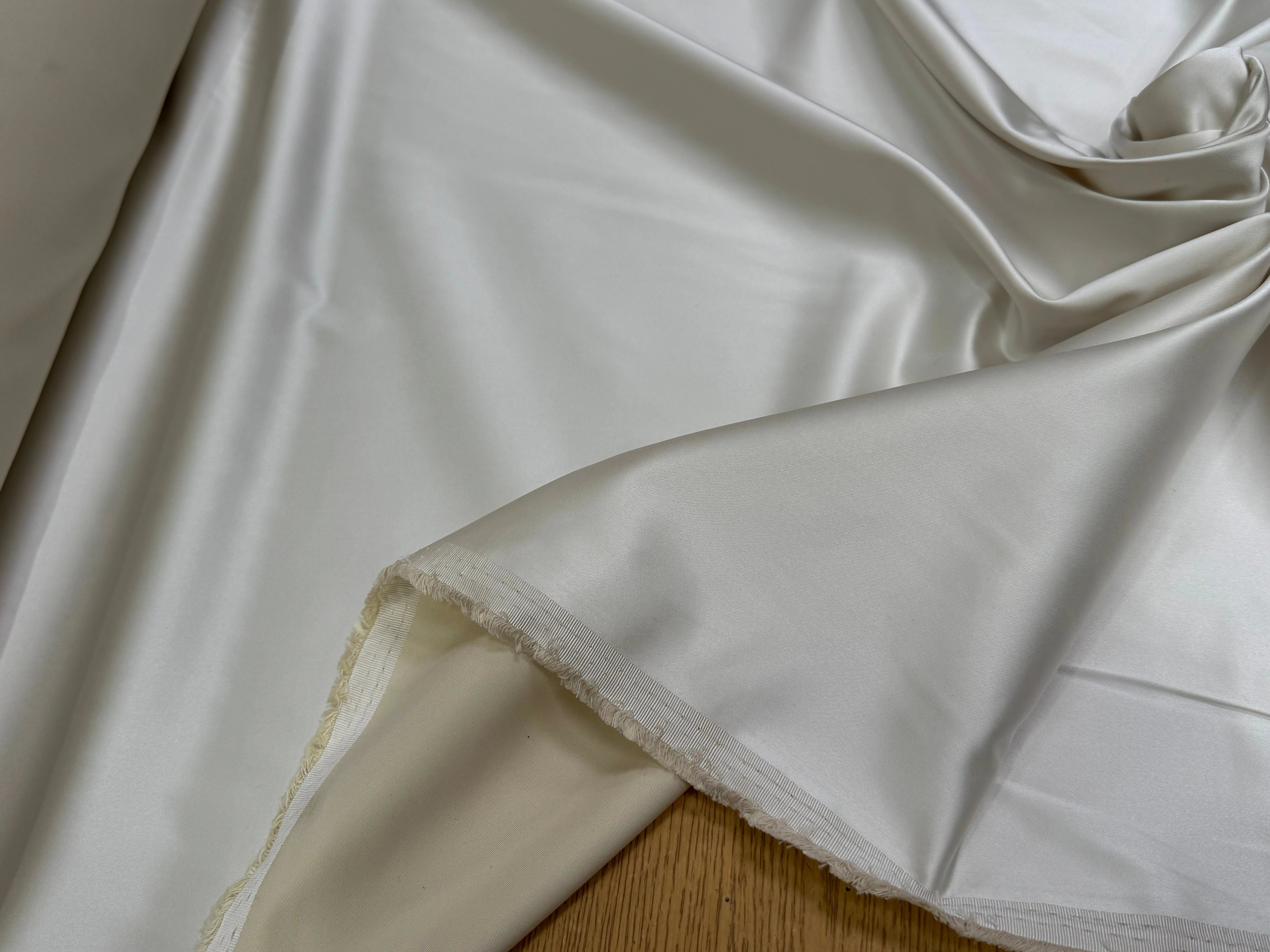 CREPE ENVERS SATIN BELLE TENUE CRAIE - My Little Coupon