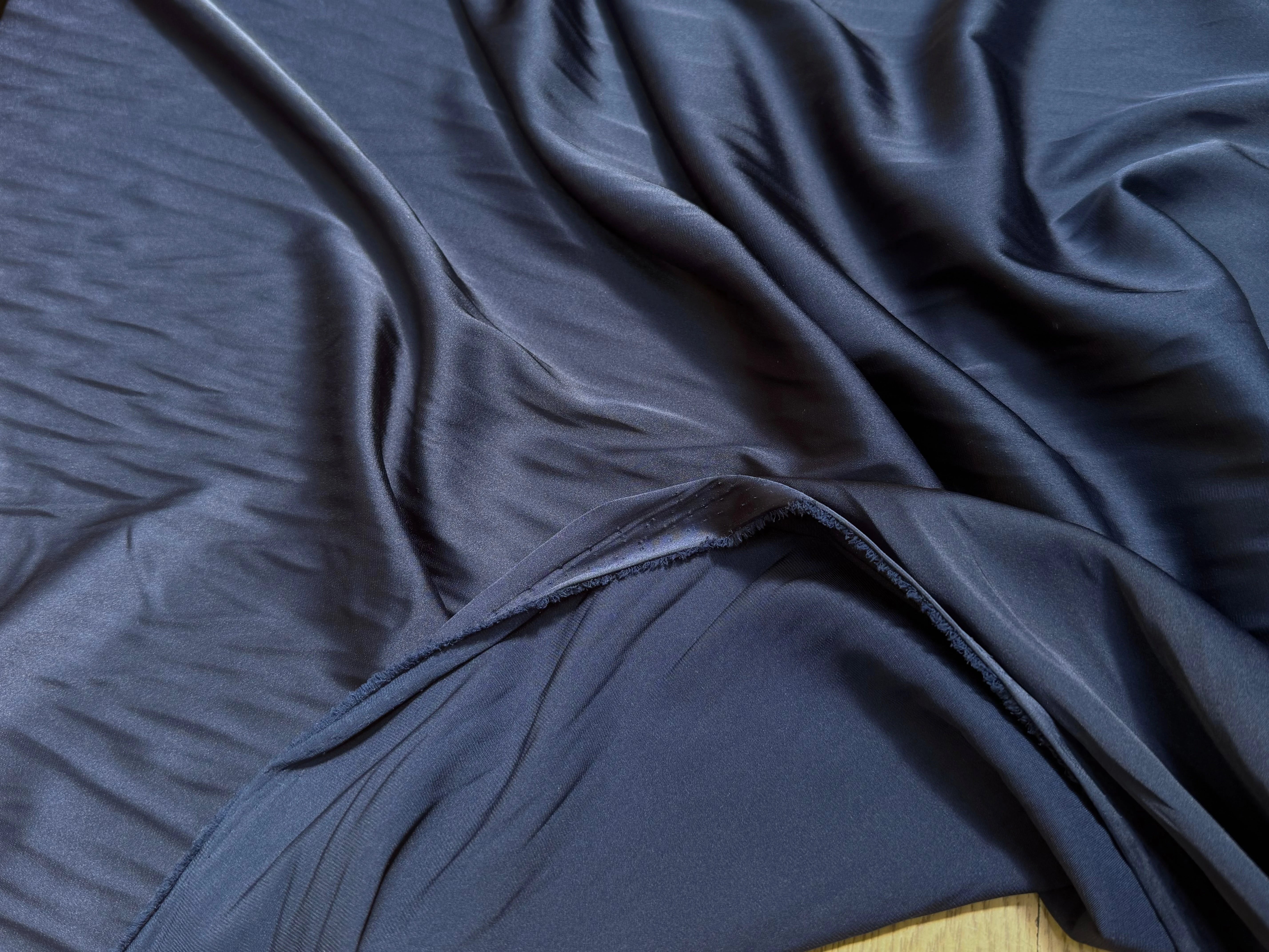 CREPE ENVERS SATIN BLEU MARINE FLUIDE - My Little Coupon