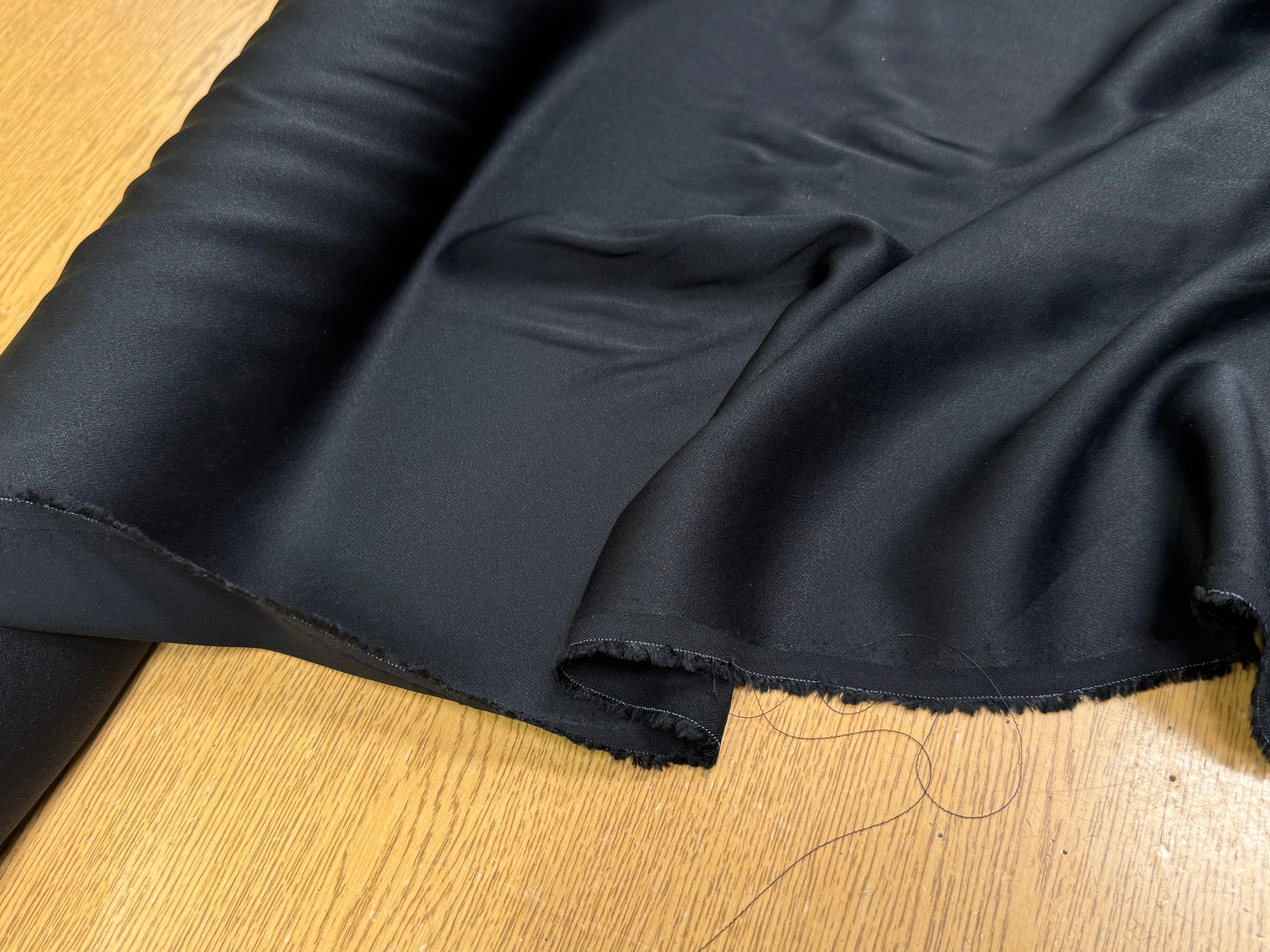 CREPE ENVERS SATIN POLIVISCOSE NOIR BEAU TOMBÉ - My Little Coupon