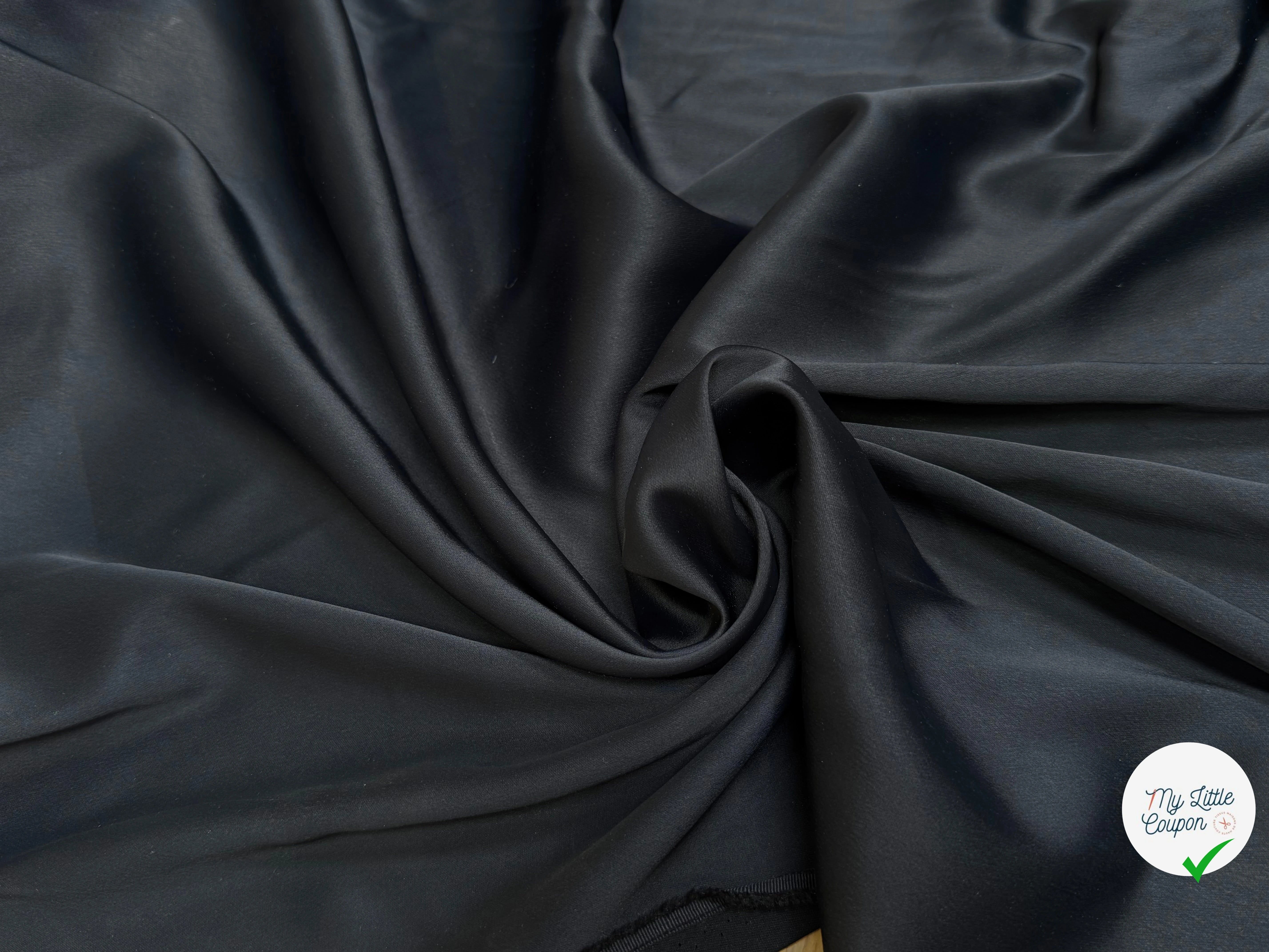 CREPE ENVERS SATIN TENUE LOURDE 68% ACETATE LÉGÈREMENT STRETCH NUIT - My Little Coupon