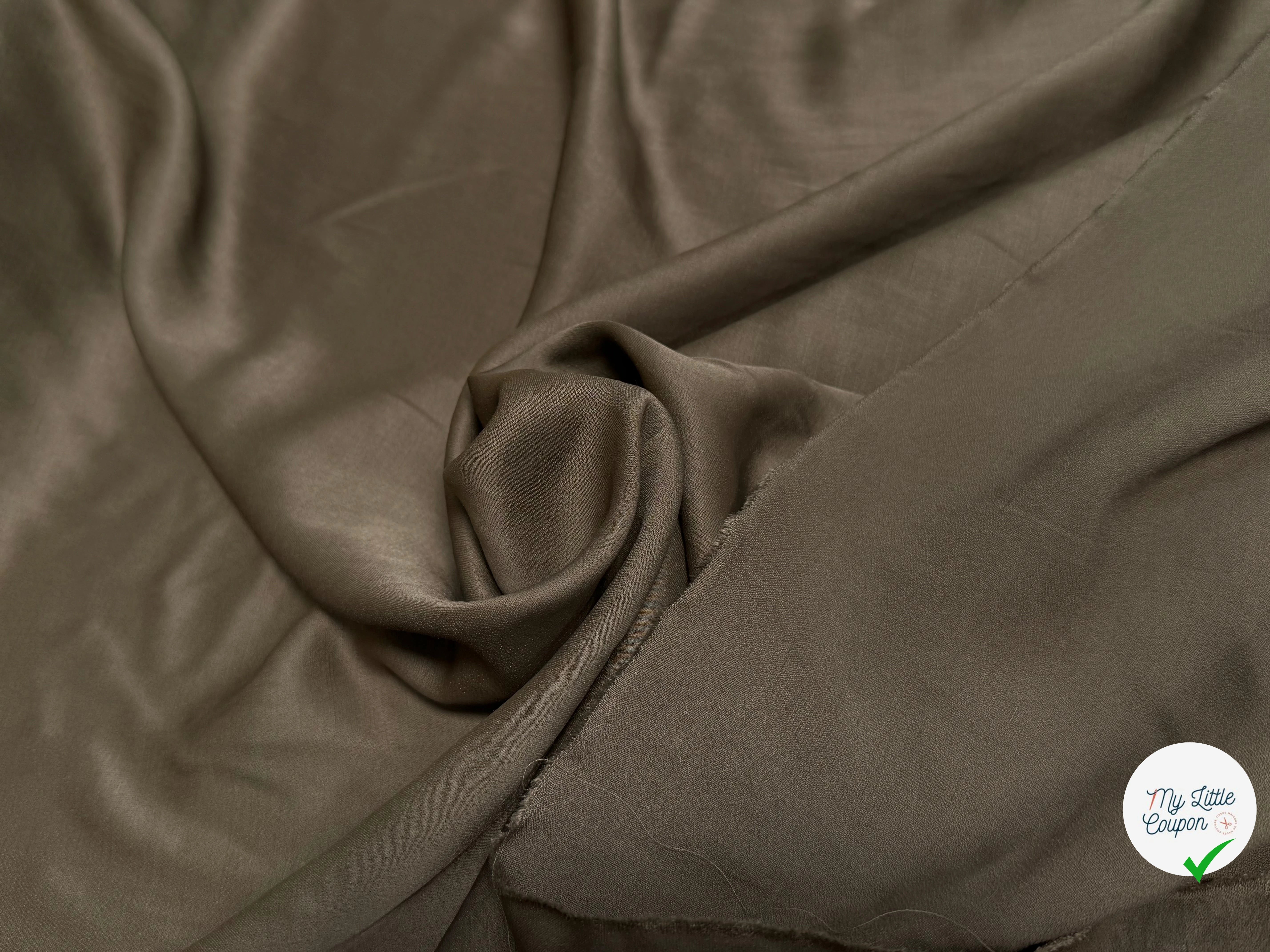 CREPE ENVERS SATIN TEXTURÉ SHANTUNG 100% VISCOSE MARRON CHOCO BEAU TOMBÉ - My Little Coupon
