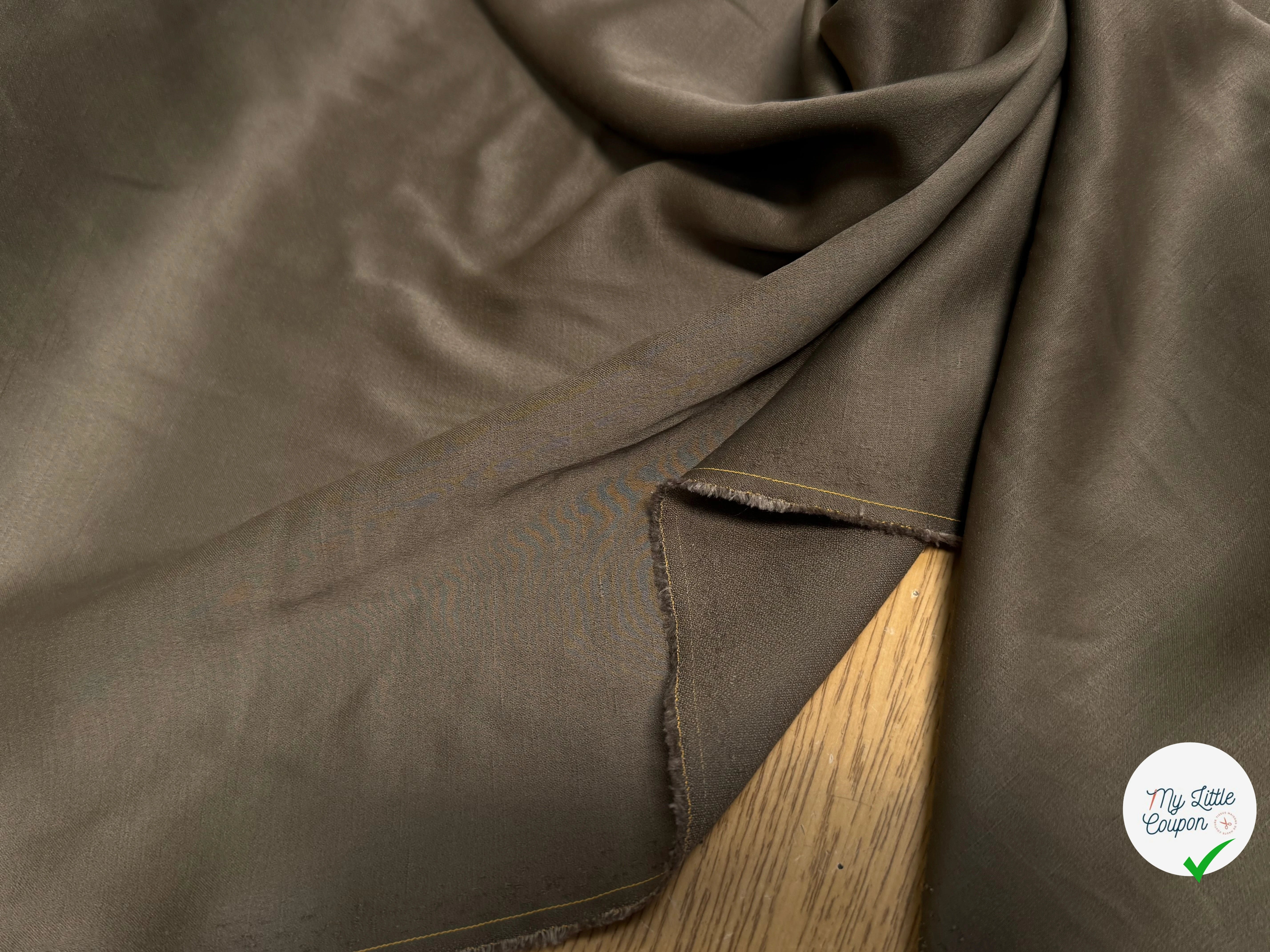 CREPE ENVERS SATIN TEXTURÉ SHANTUNG 100% VISCOSE MARRON CHOCO BEAU TOMBÉ - My Little Coupon