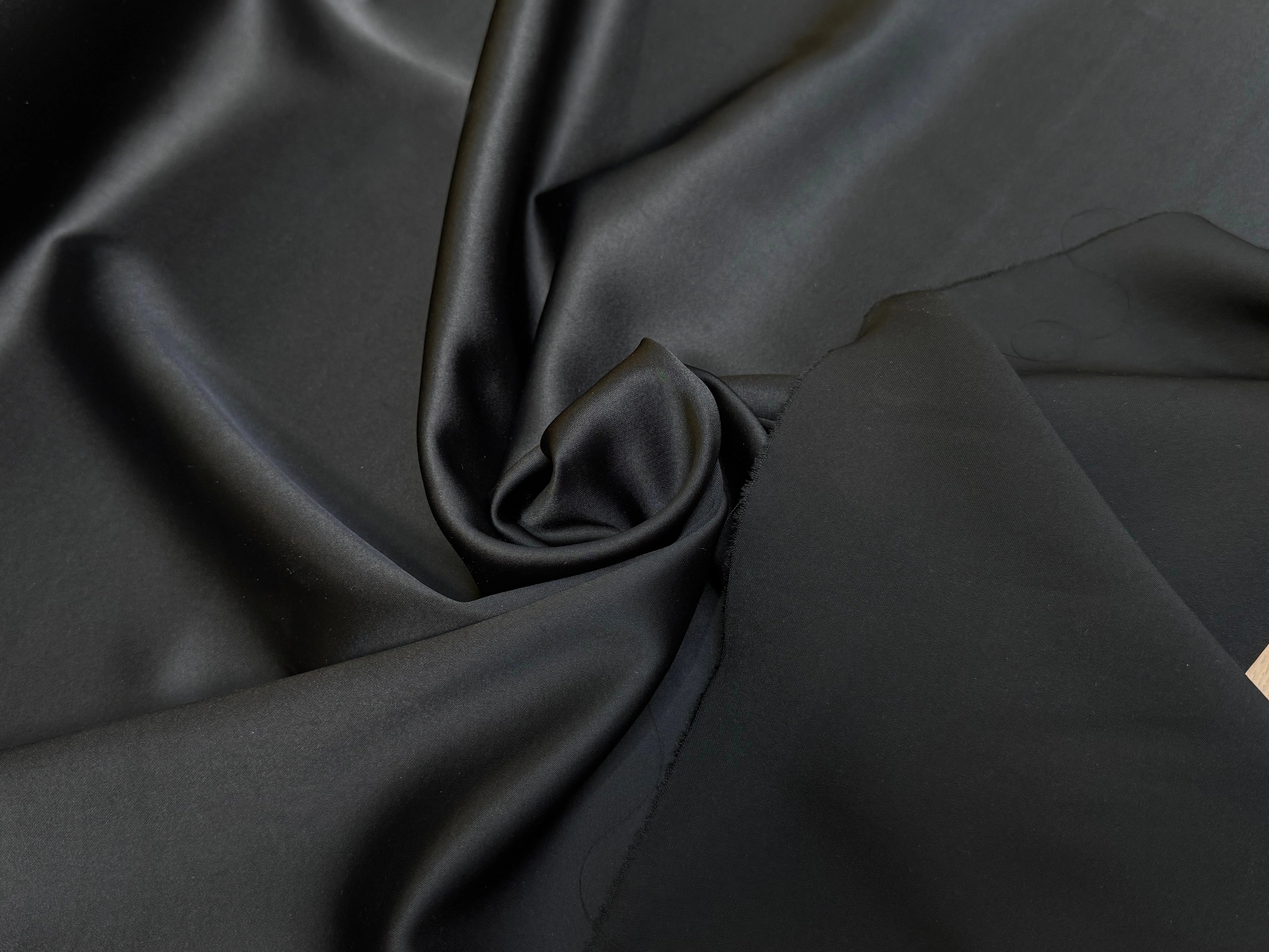 CREPE ENVERS SATIN VISCOSE ACETATE NOIR BEAU TOMBÉ STRETCH - My Little Coupon