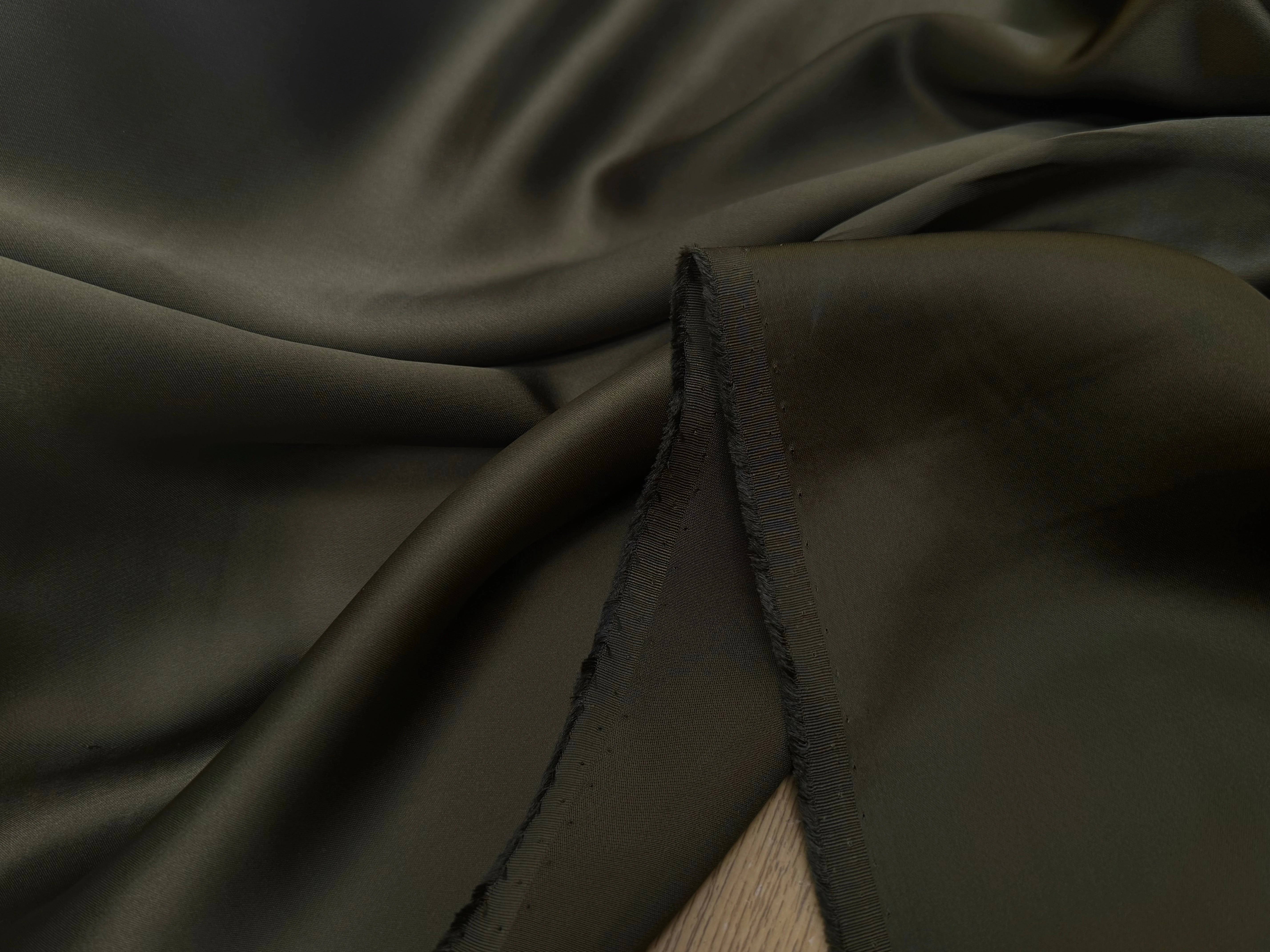 CREPE ENVERS SATIN VISCOSE BEAU TOMBÉ KAKI - My Little Coupon