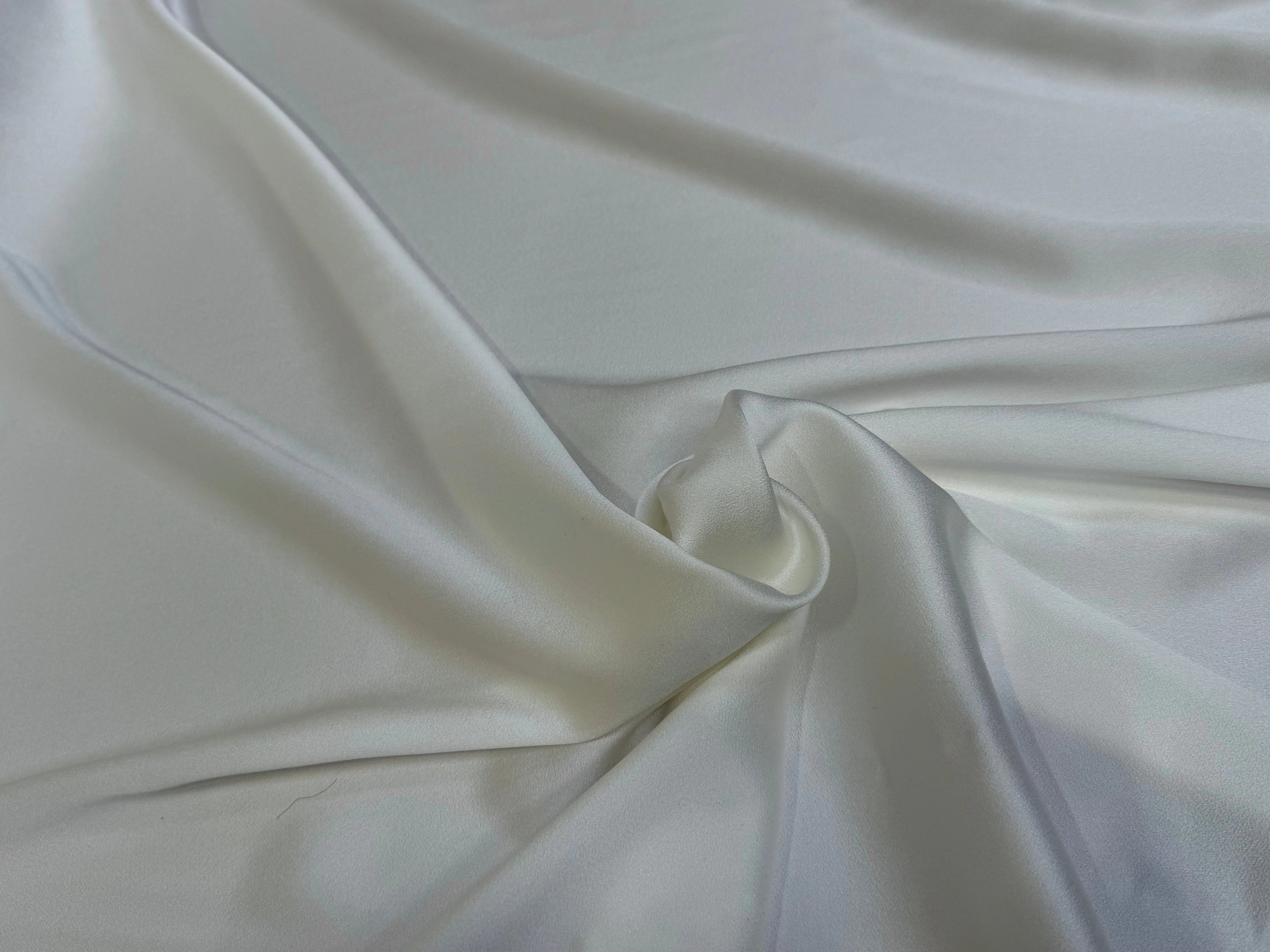 CREPE ENVERS SATIN VISCOSE ET ACETACTE MAT BLANC CASSÉ 380 - My Little Coupon