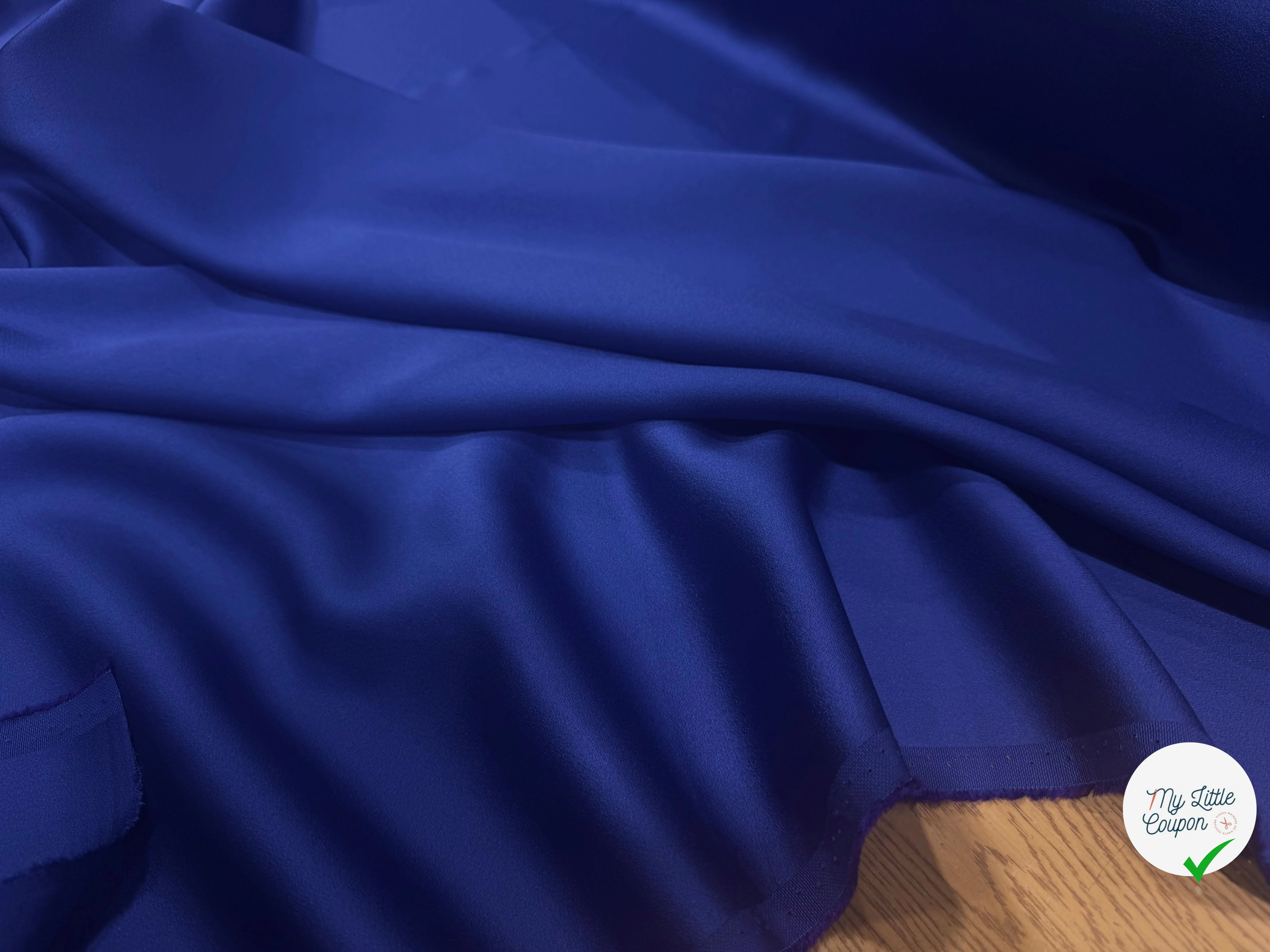CREPE ENVERS SATIN VISCOSE ET ACETATE MAT BLEU - My Little Coupon
