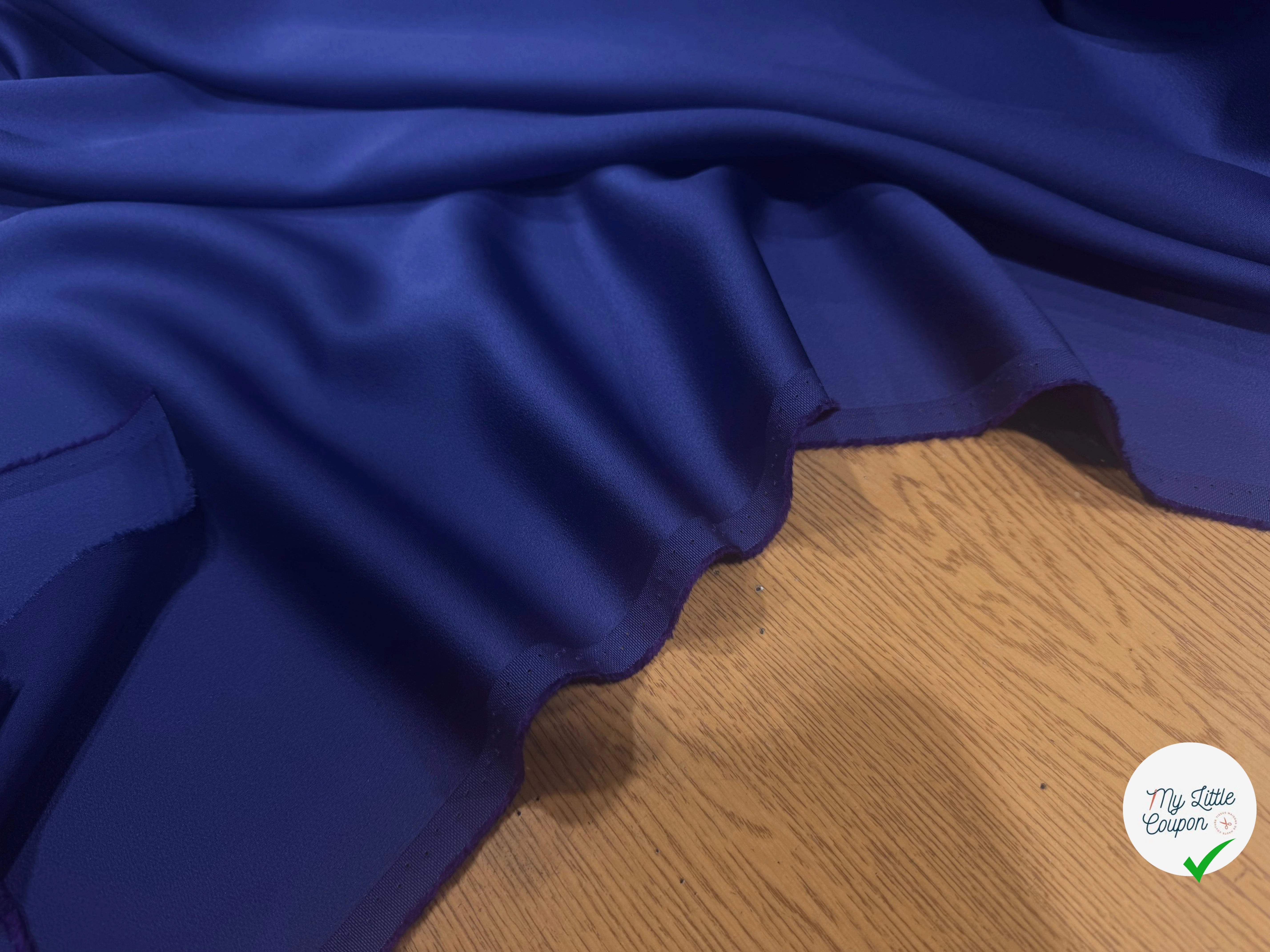 CREPE ENVERS SATIN VISCOSE ET ACETATE MAT BLEU - My Little Coupon