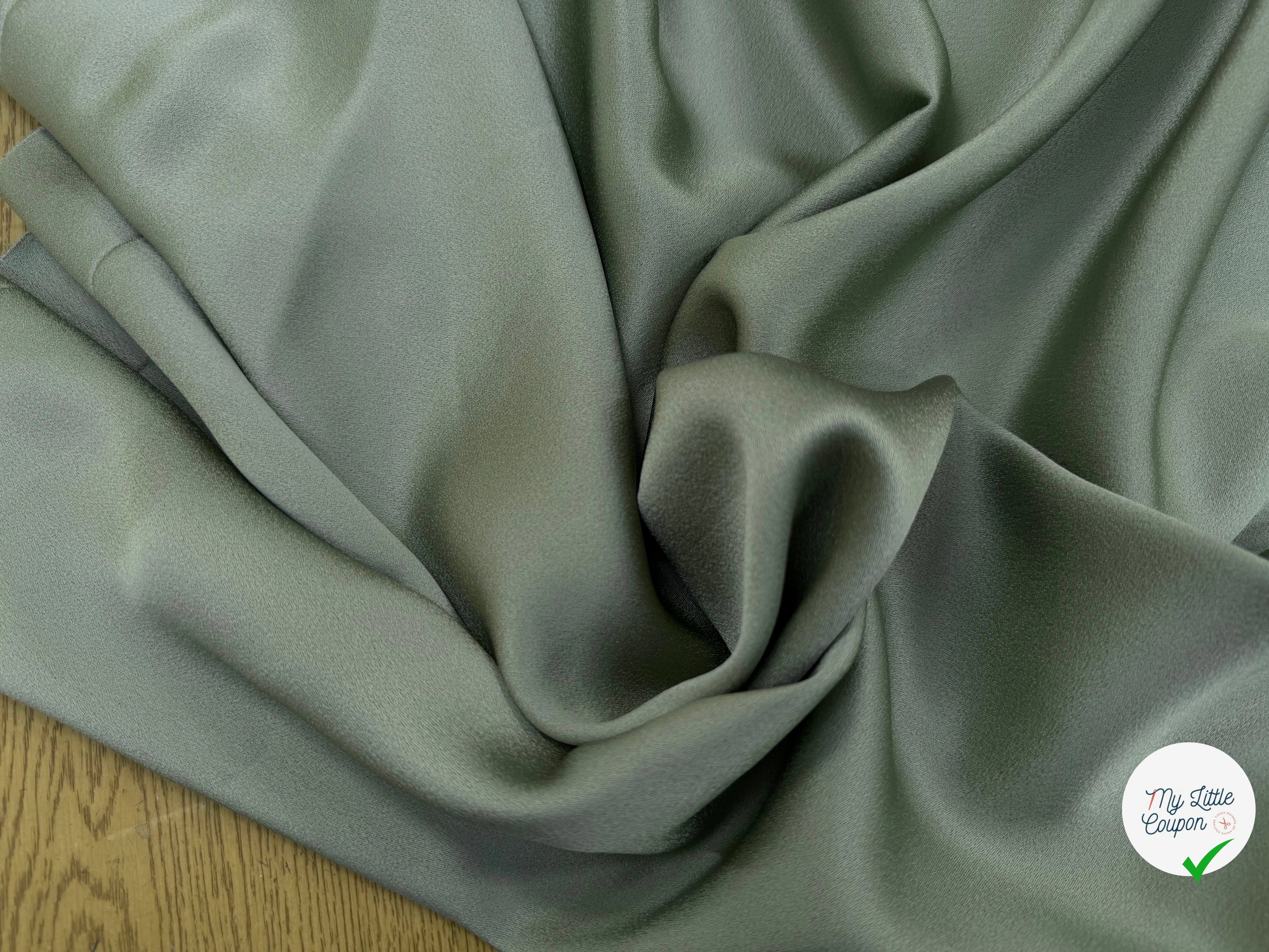 CREPE ENVERS SATIN VISCOSE ET ACETATE MAT SAUGE - My Little Coupon