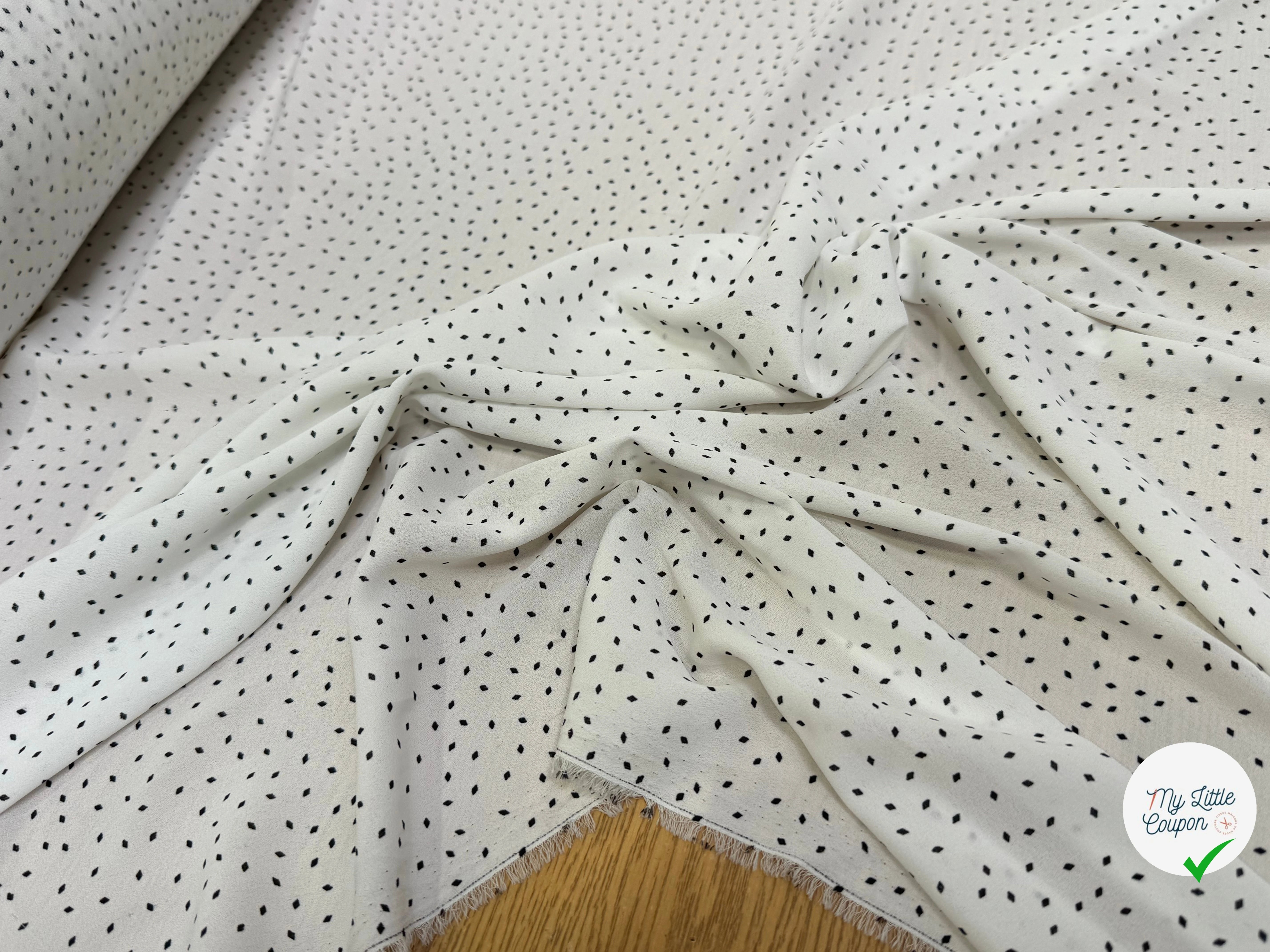 CREPE FLUIDE FOND BLANC POIS MINI LOSANGES - My Little Coupon