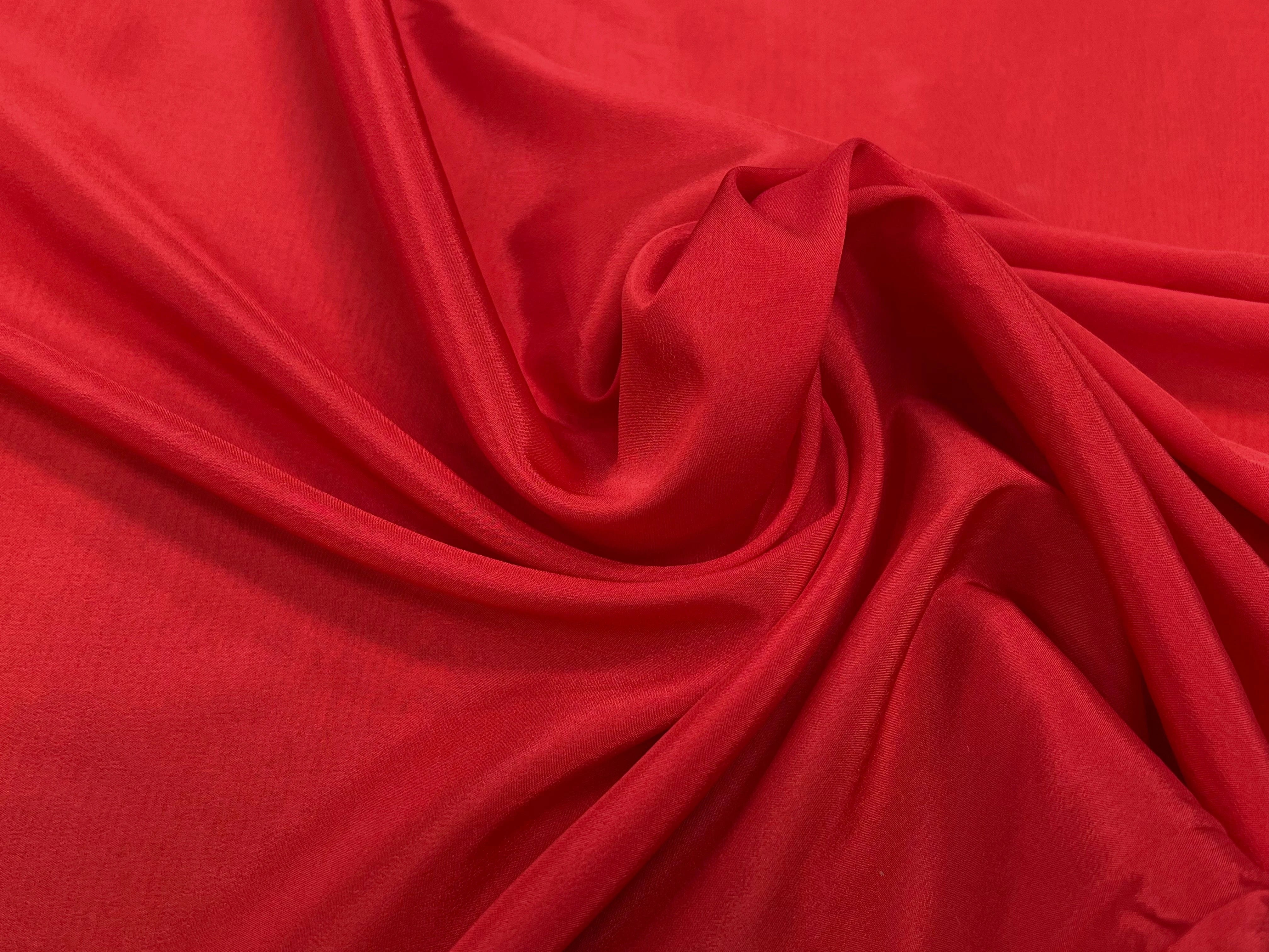 CRÈPE FLUIDE LÉGÈREMENT SATINÉ ROUGE POLYESTER 140CM - My Little Coupon