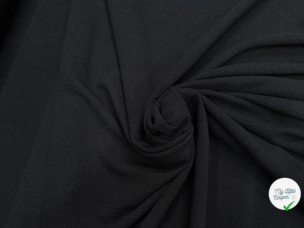 Tissu crêpe gaufré noir légèrement stretch au tombé plombant, effet double gaze