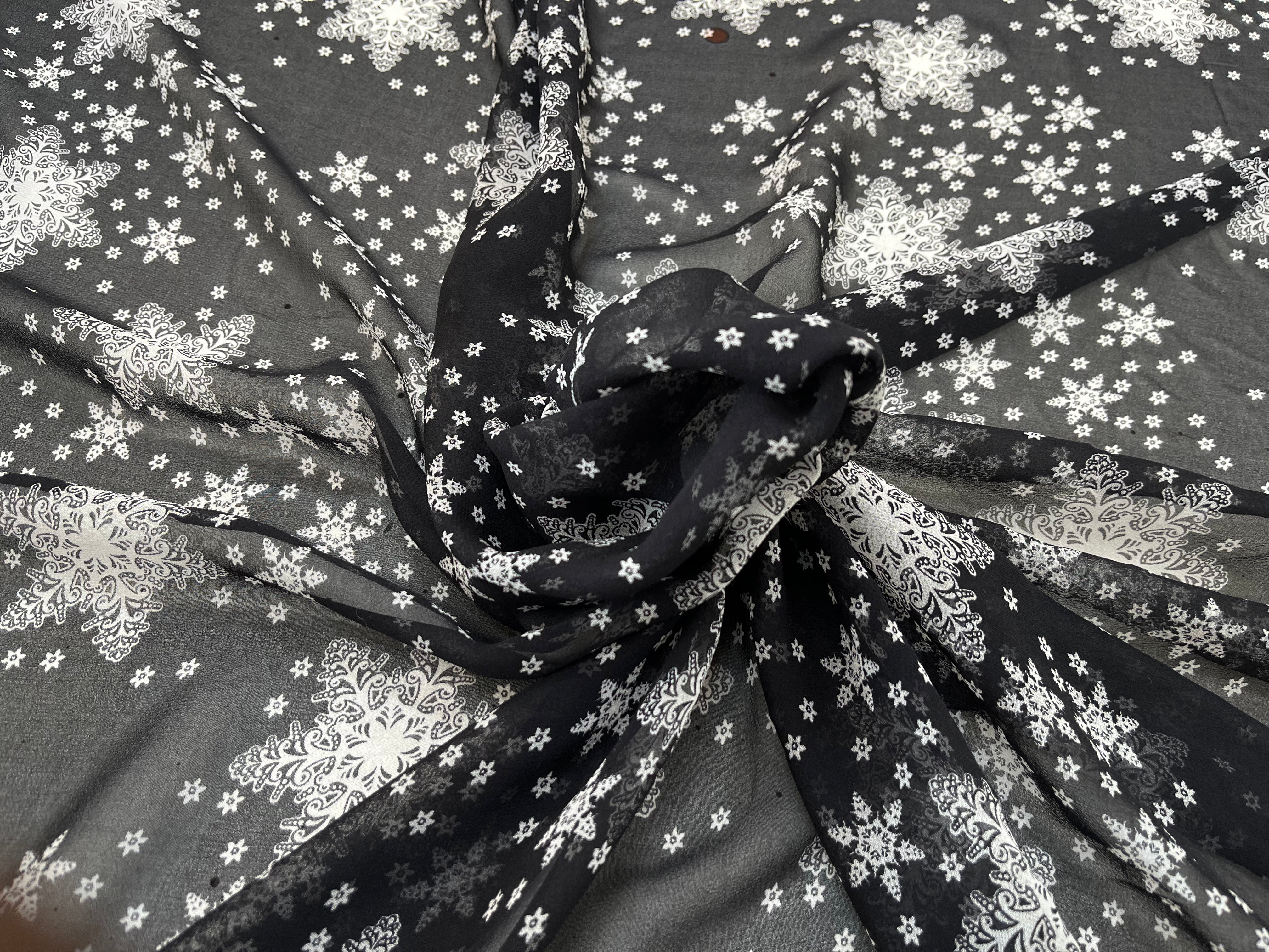 CREPE GEORGETTE DE SOIE FLOCONS NOIR - My Little Coupon