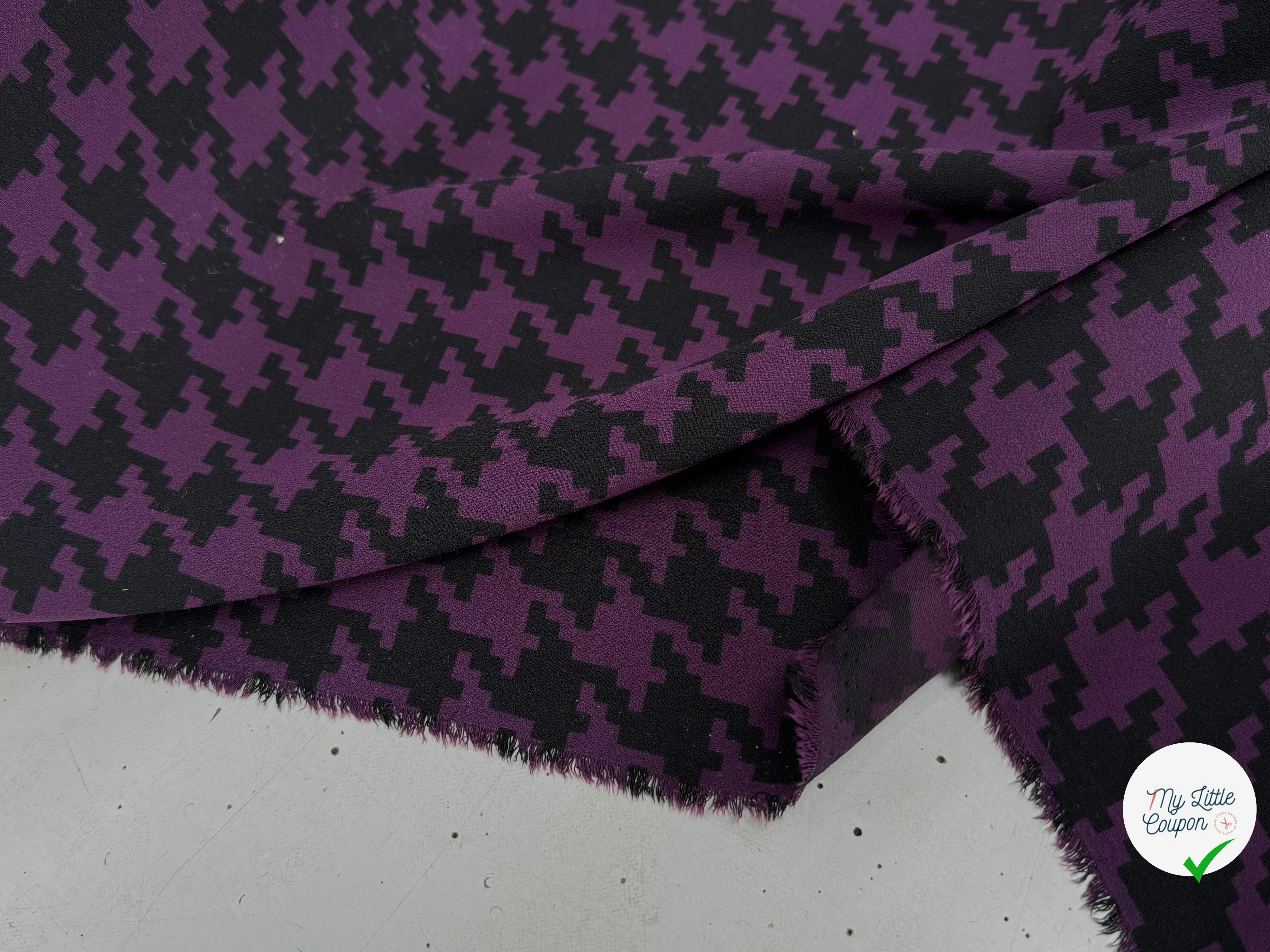 CREPE IMPRIMÉ GAMING  PIED DE COQ AUBERGINE NOIR - My Little Coupon