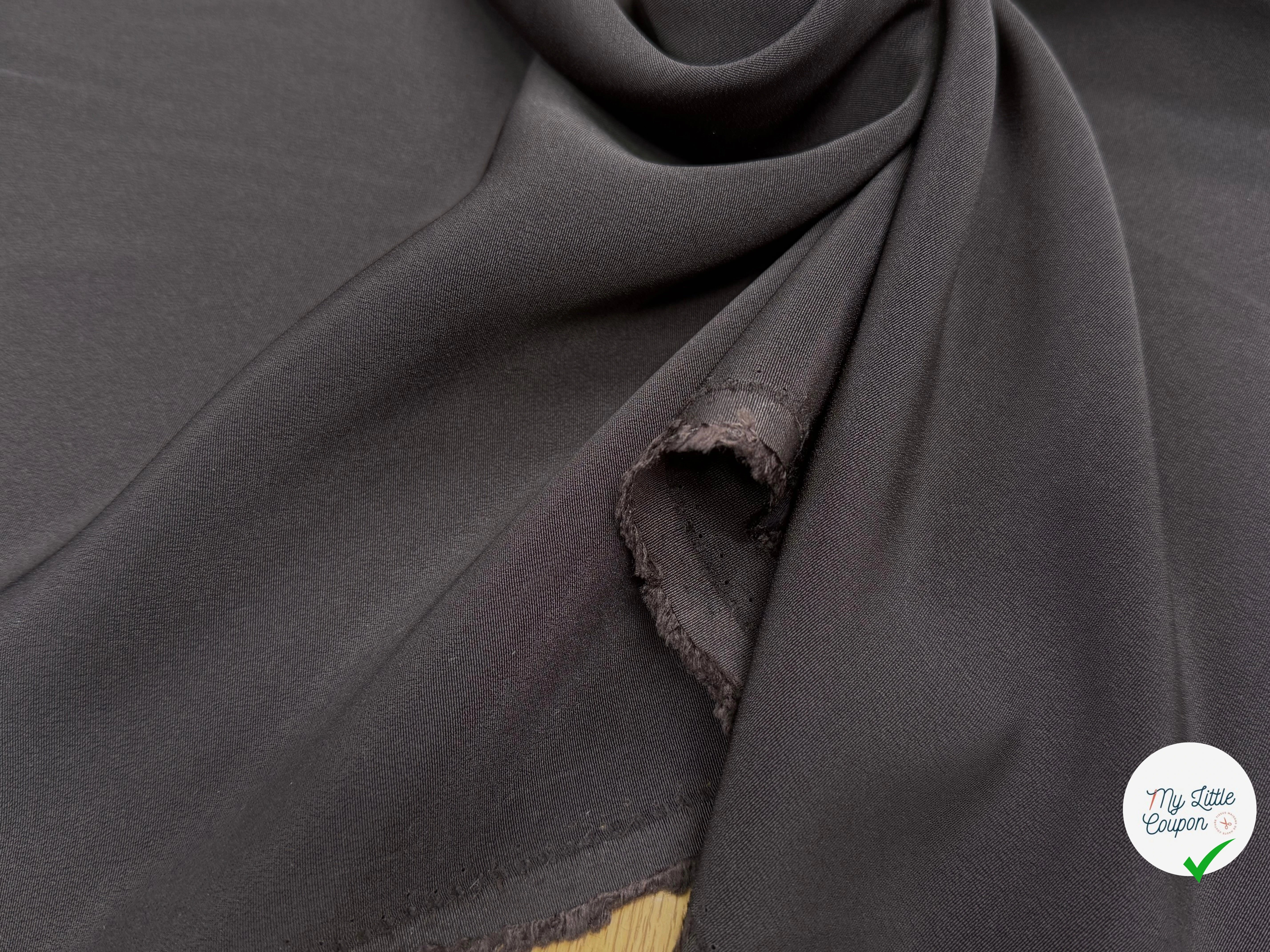 CREPE LÉGÈREMENT SATINÉ ACÉTATE VISCOSE MARRON FONCÉ - My Little Coupon