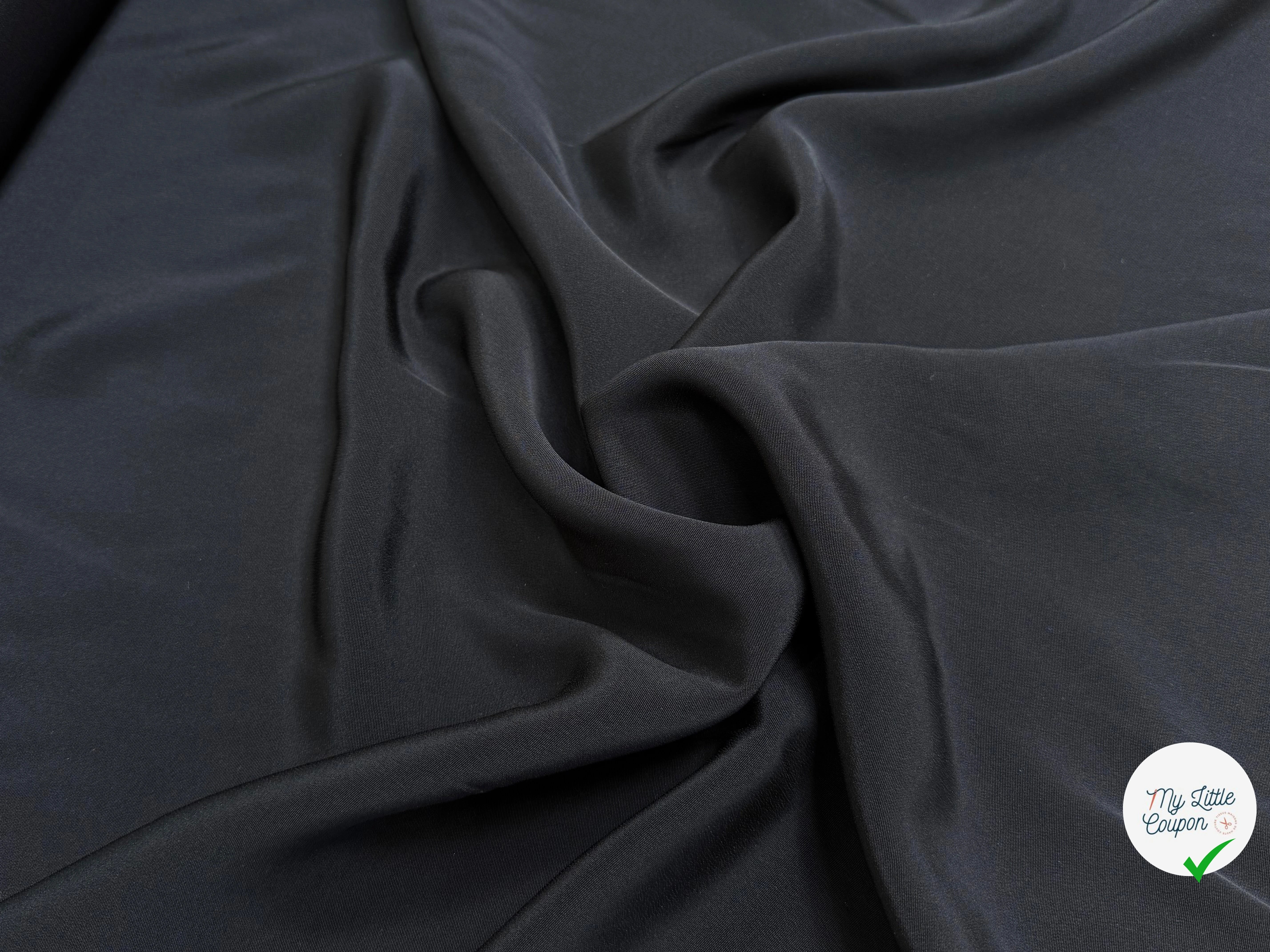 CREPE LÉGÈREMENT SATINÉ ACETATE VISCOSE NOIR BEAU TOMBÉ - My Little Coupon