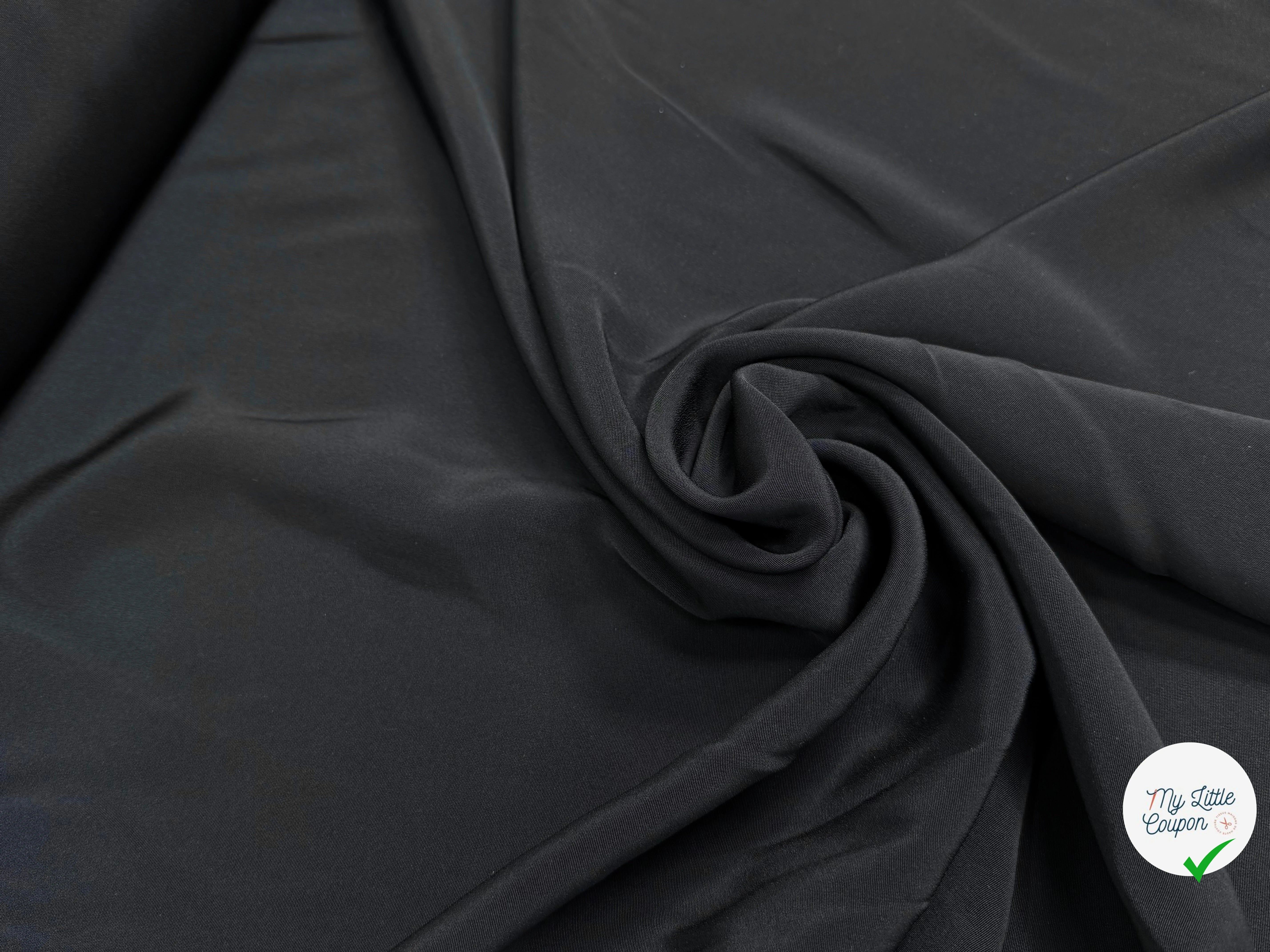 CREPE LÉGÈREMENT SATINÉ ACETATE VISCOSE NOIR BEAU TOMBÉ - My Little Coupon