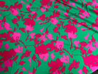 CRÊPE LÉGÈREMENT SATINÉ FLEURS ABSTRAITES FOND VERT - My Little Coupon