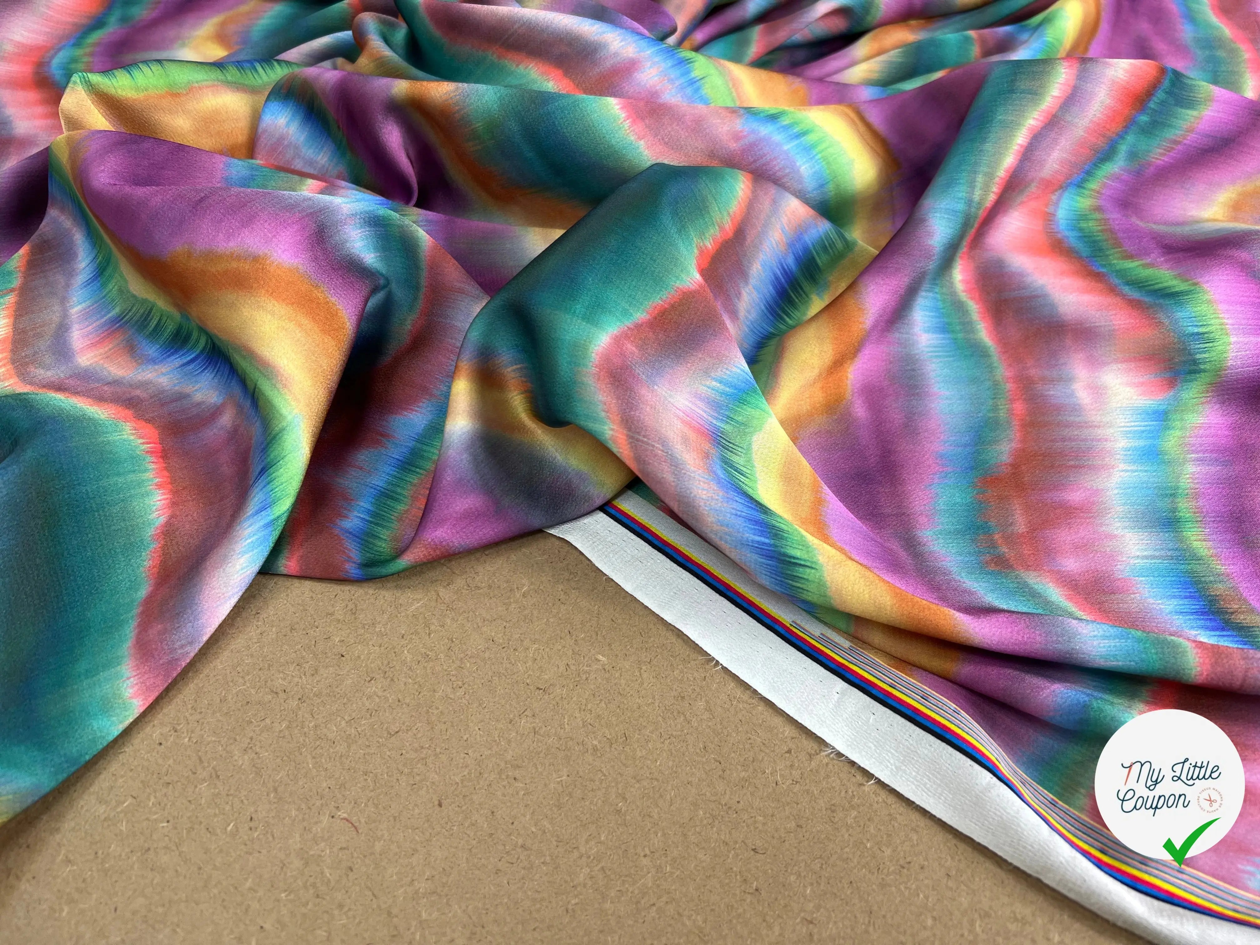 CRÊPE LÉGÈREMENT SATINÉ MULTICOLORS WAVES - My Little Coupon