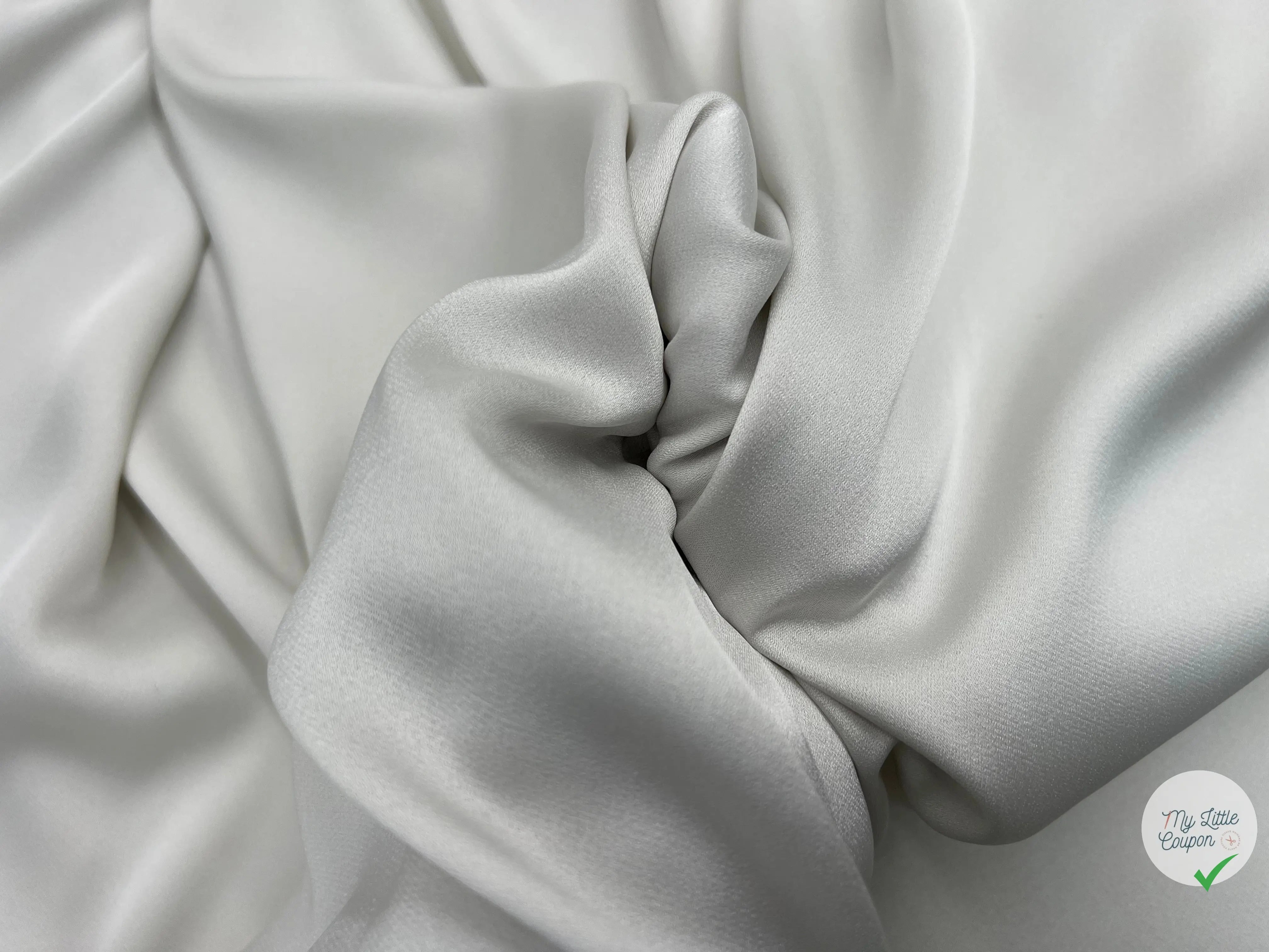 CRÊPE LÉGÈREMENT SATINÉ OFF WHITE FLUIDE ET SOUPLE - My Little Coupon - tissu - coudre