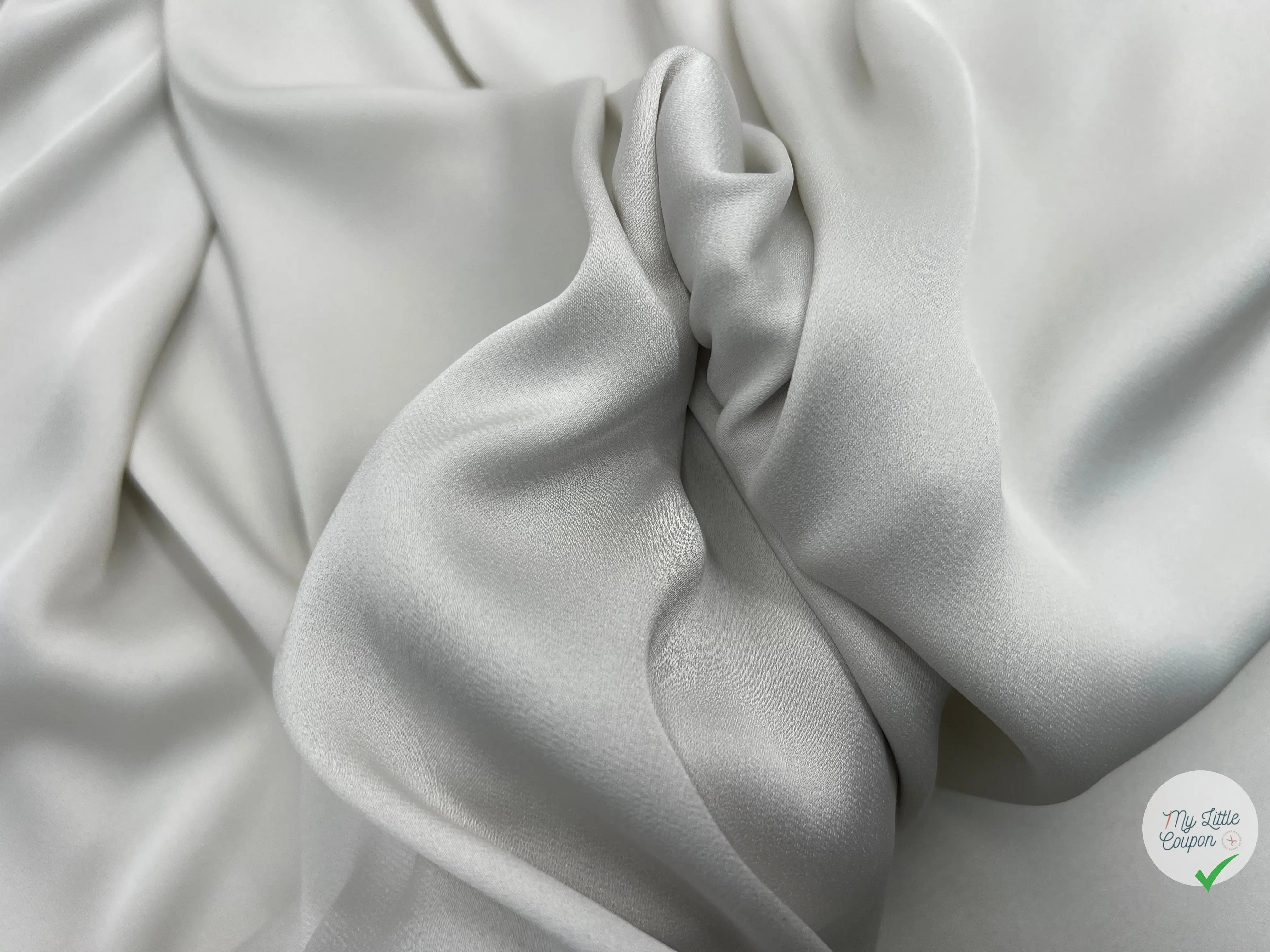 CRÊPE LÉGÈREMENT SATINÉ OFF WHITE FLUIDE ET SOUPLE - My Little Coupon - tissu - coudre
